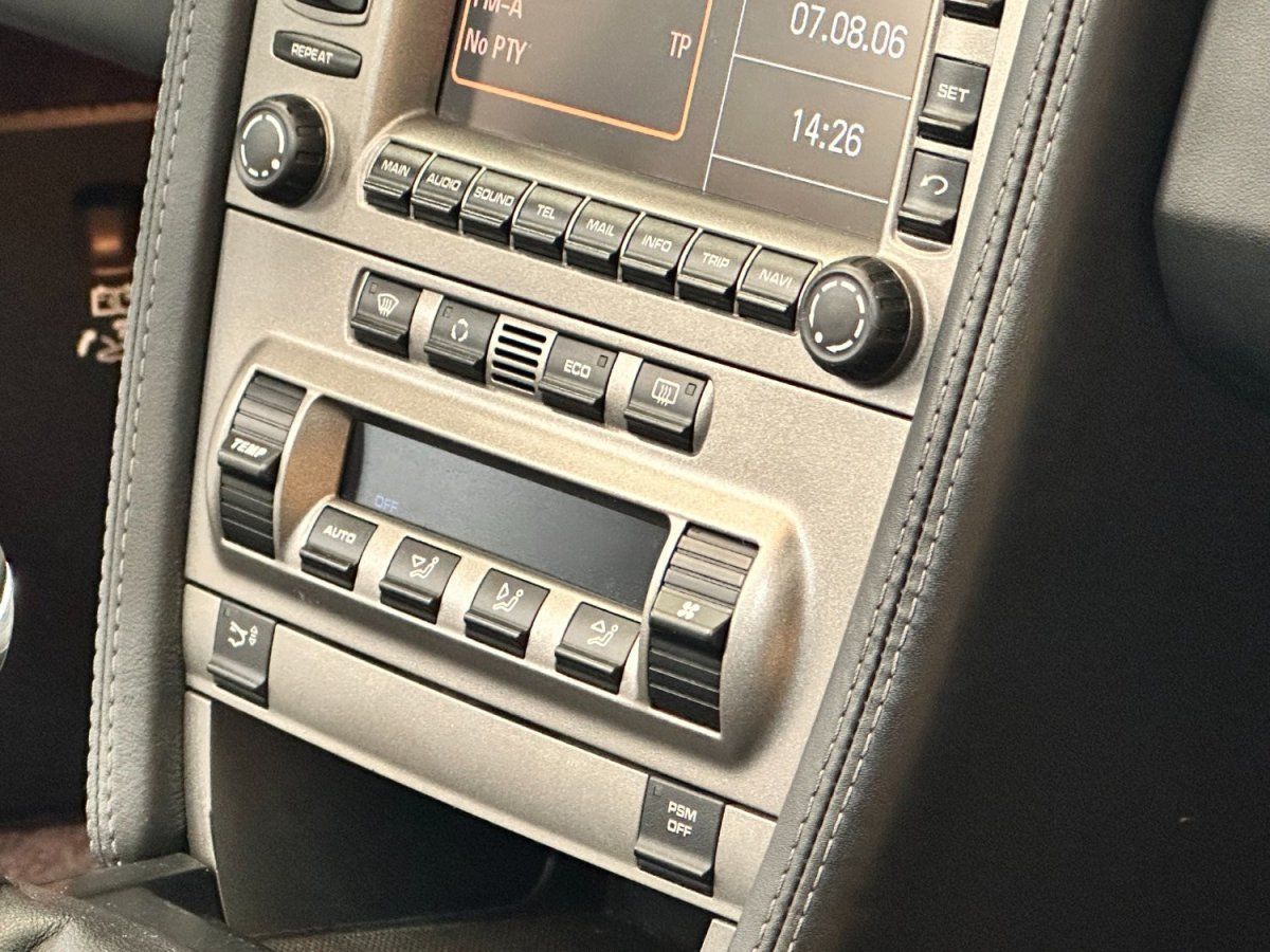 Porsche 997 Carrera Cabriolet 2006 — detail interieur (54)