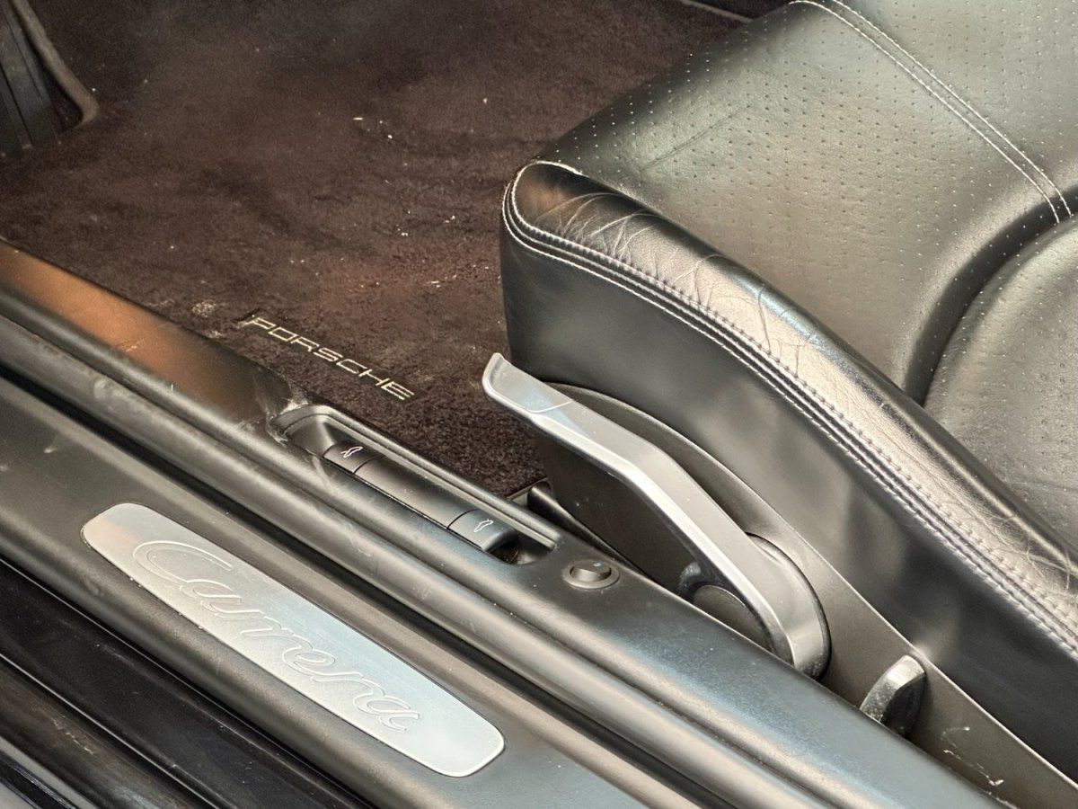 Porsche 997 Carrera Cabriolet 2006 — detail interieur (57)