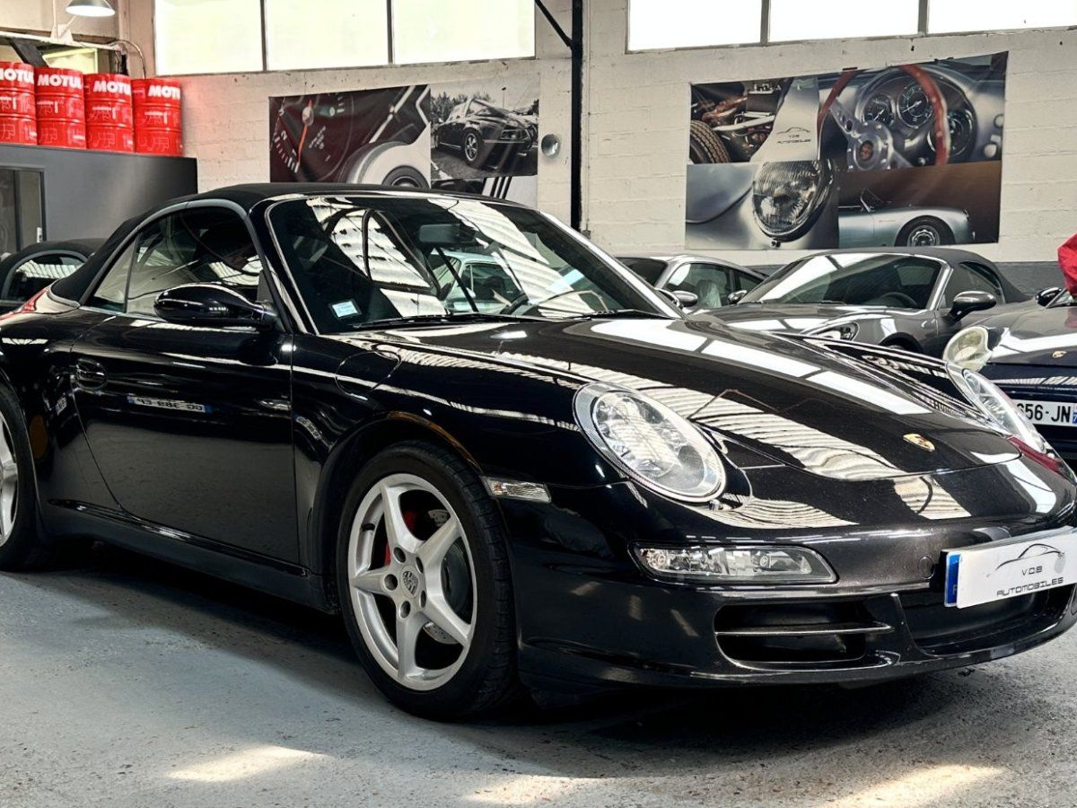 Porsche 997 Carrera Cabriolet 2006 — vue avant trois-quarts (2)