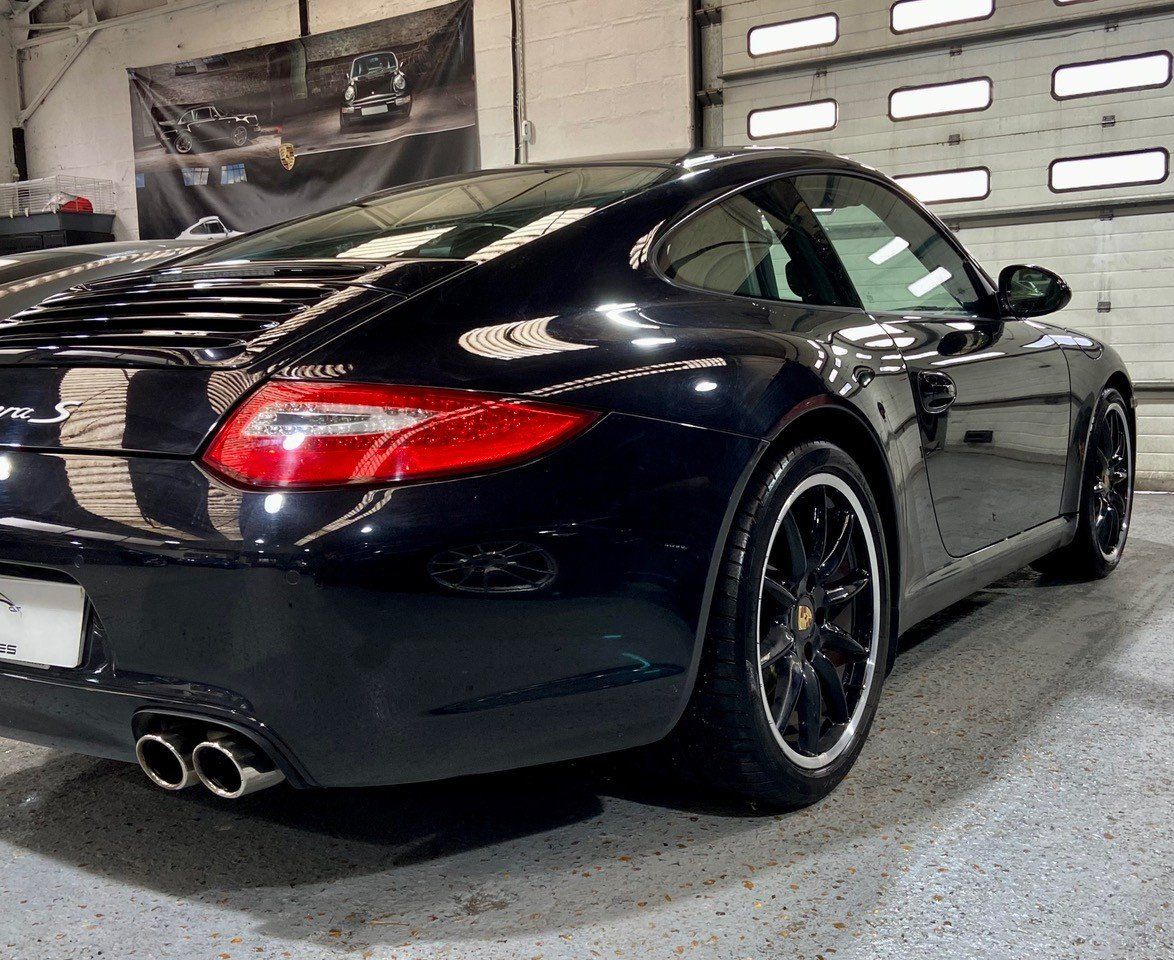 Porsche 997 Carrera S 2009 — vue arriere trois-quarts (12)