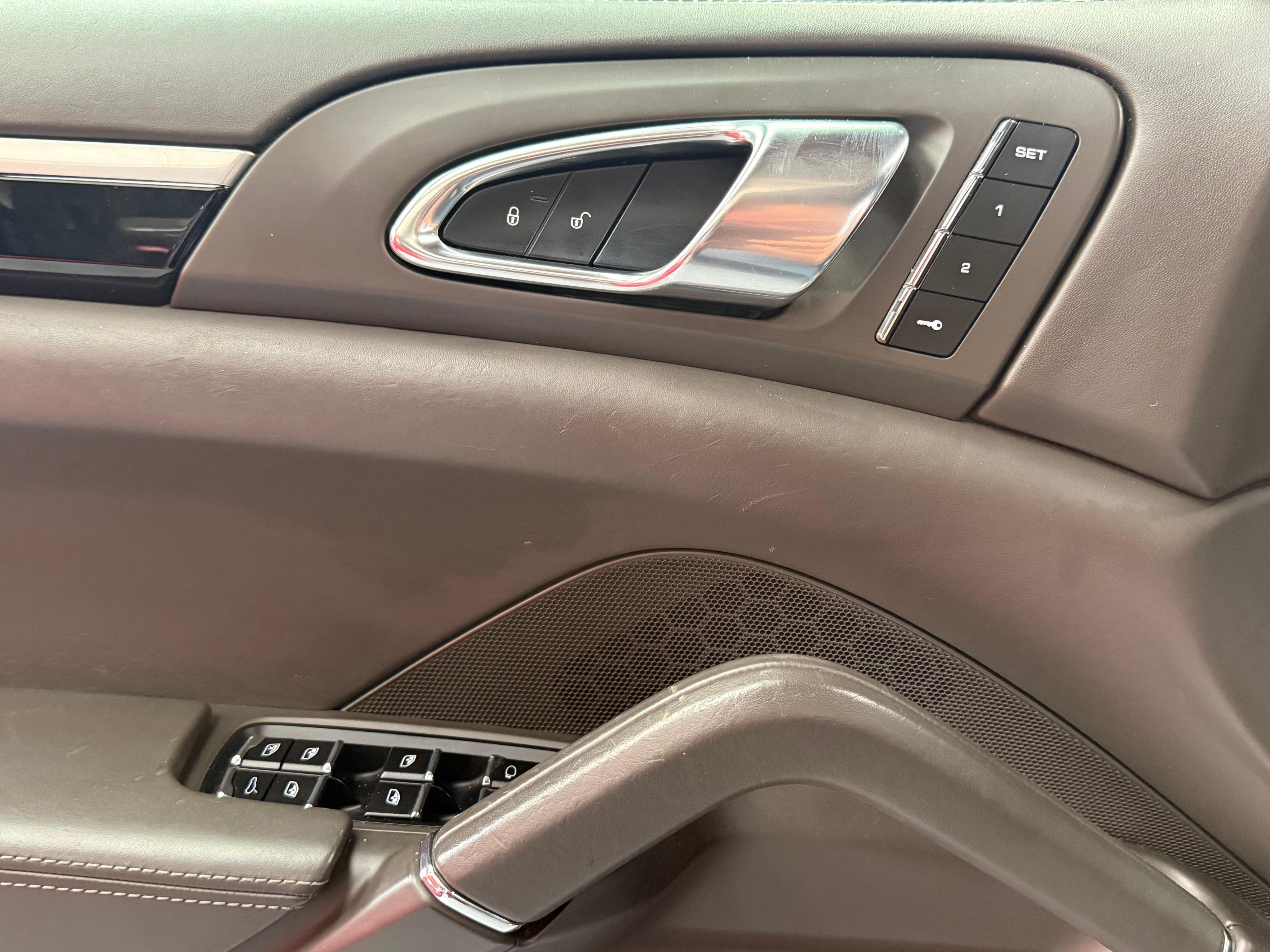 Porsche Cayenne 2015 — detail (32)