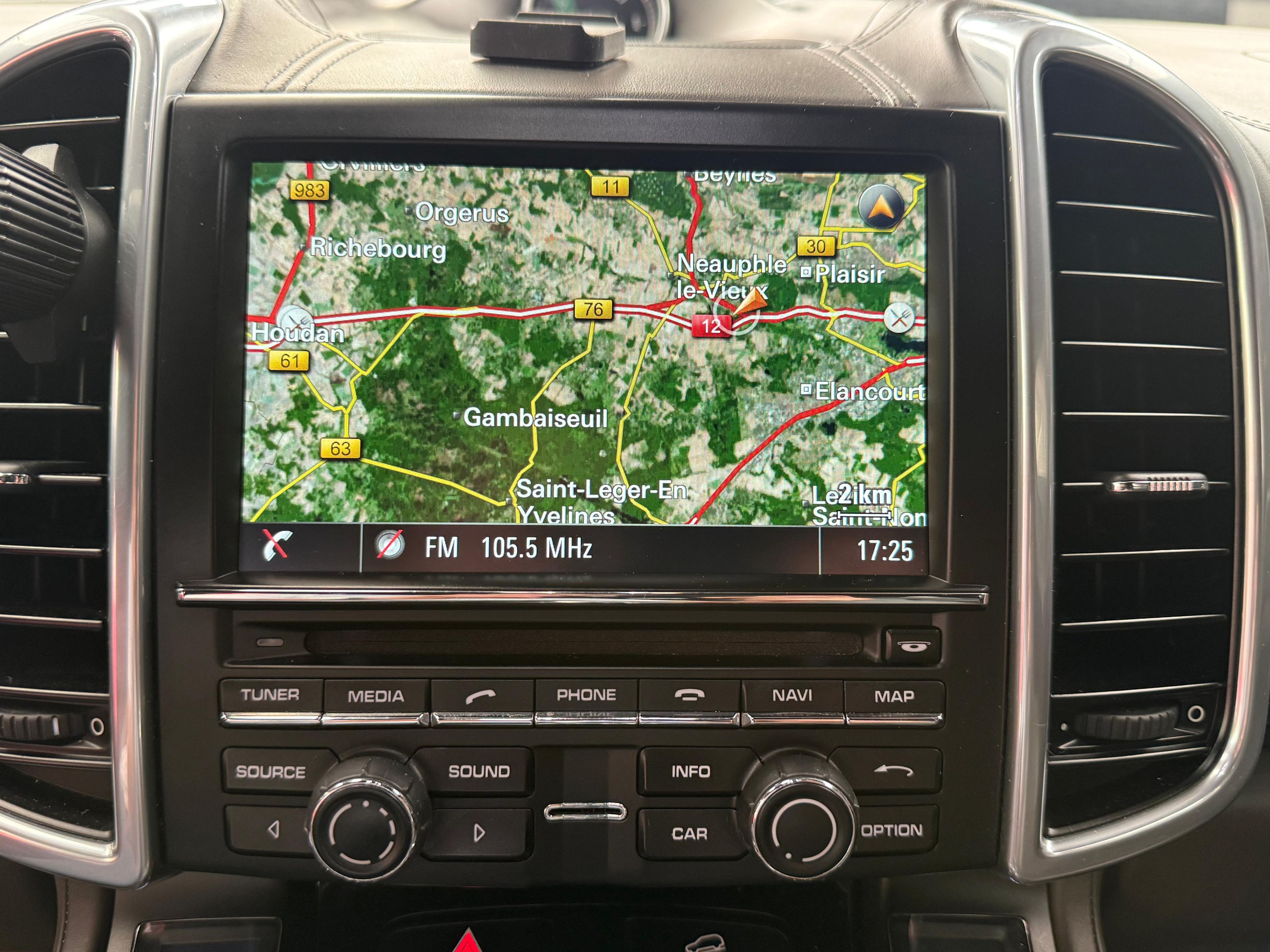 Porsche Cayenne 2015 — detail (26)