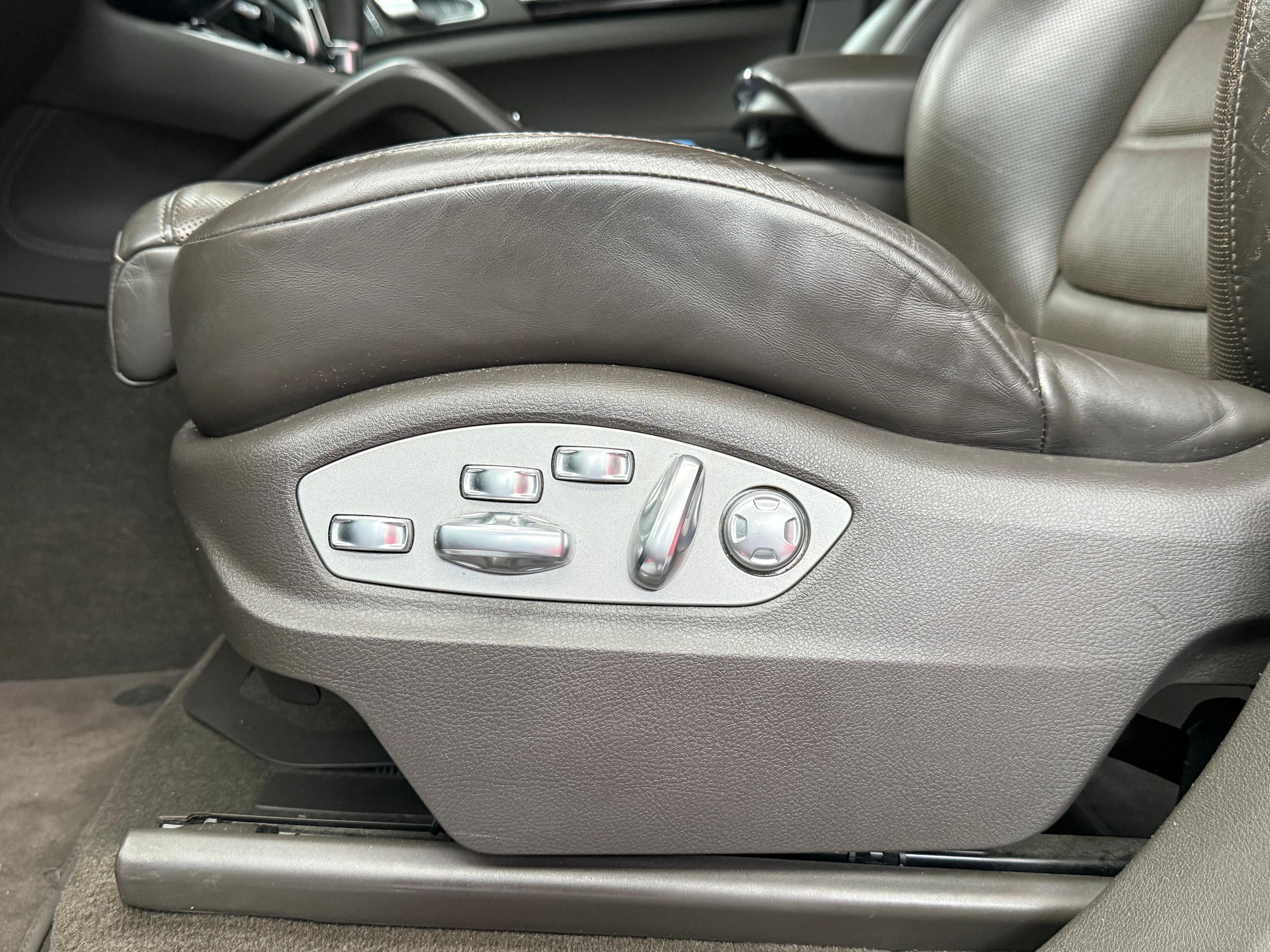 Porsche Cayenne 2015 — detail (24)