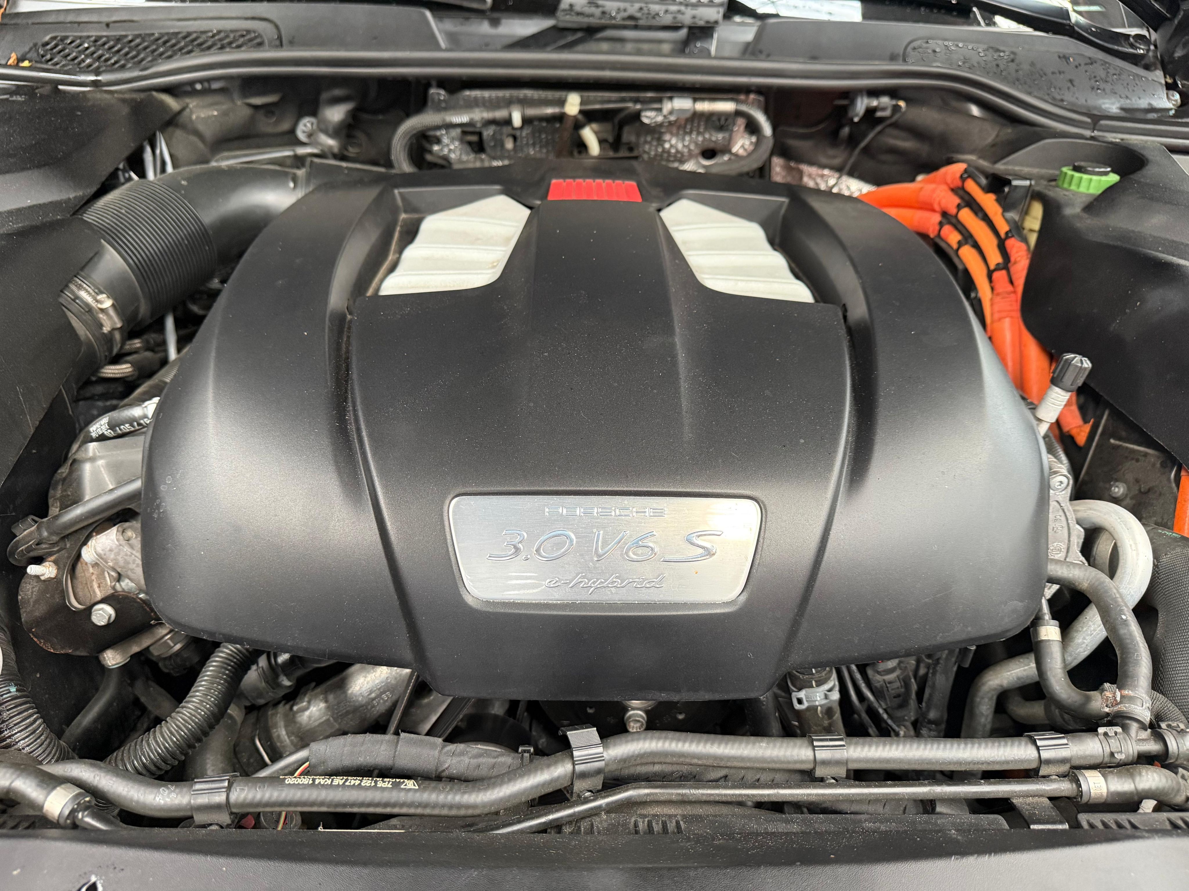 Porsche Cayenne 2015 — compartiment moteur (19)