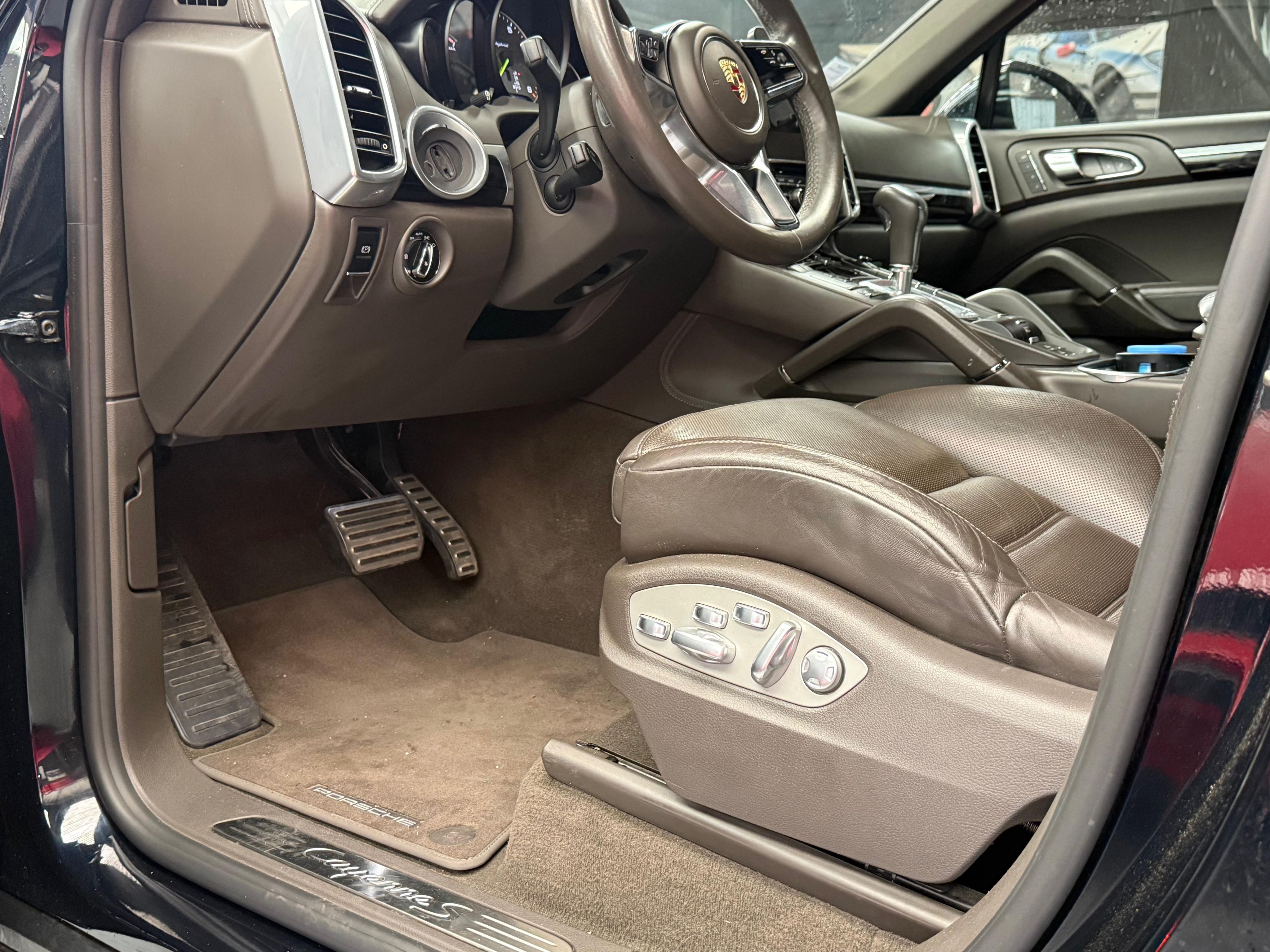Porsche Cayenne 2015 — tableau de bord (9)