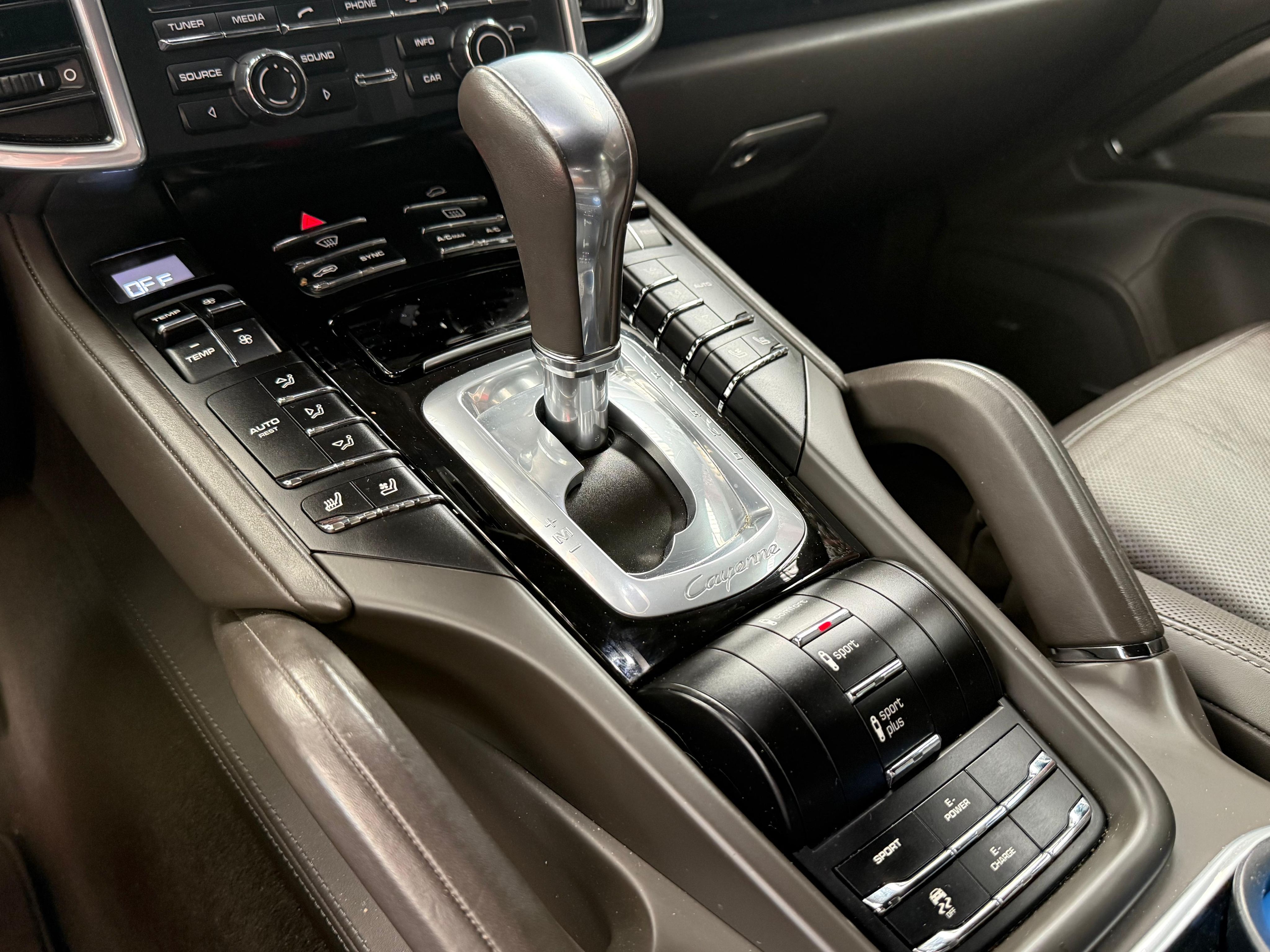 Porsche Cayenne 2015 — tableau de bord (10)