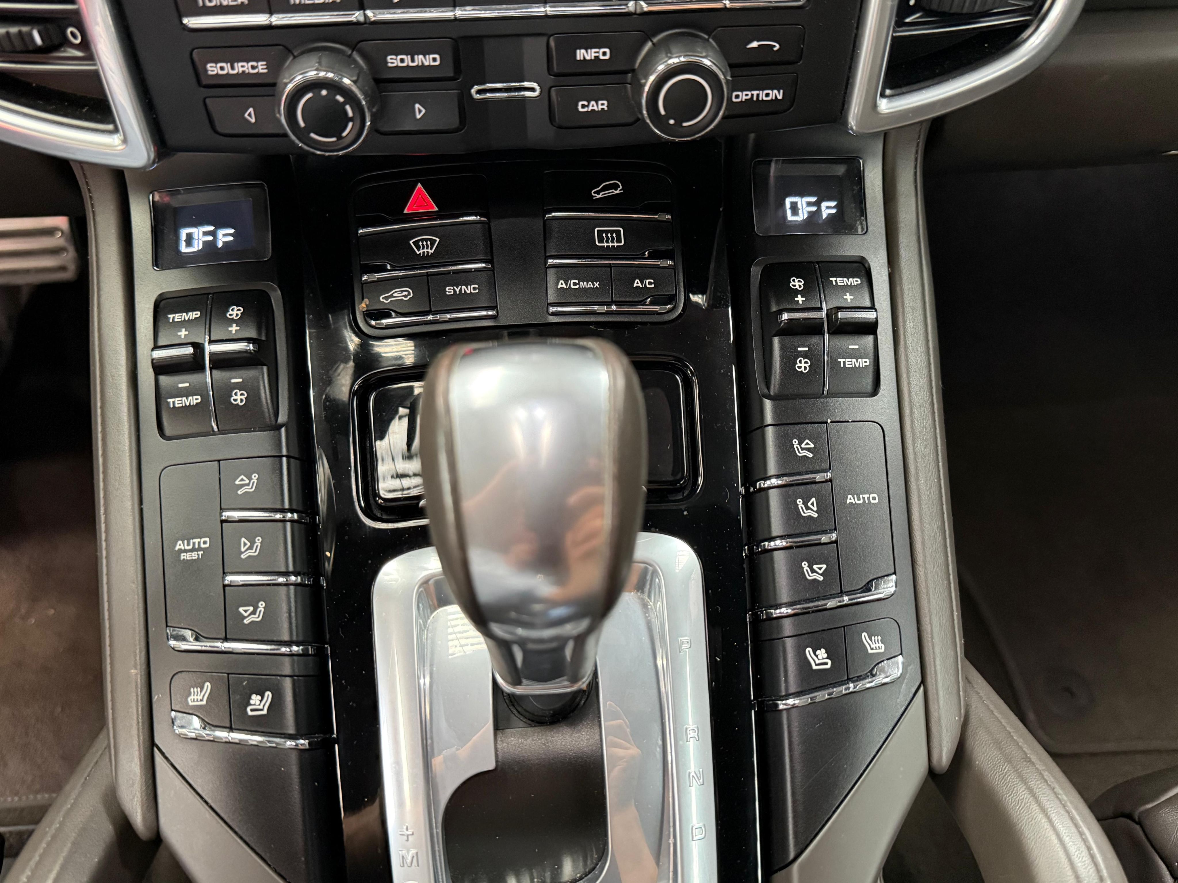 Porsche Cayenne 2015 — tableau de bord (14)