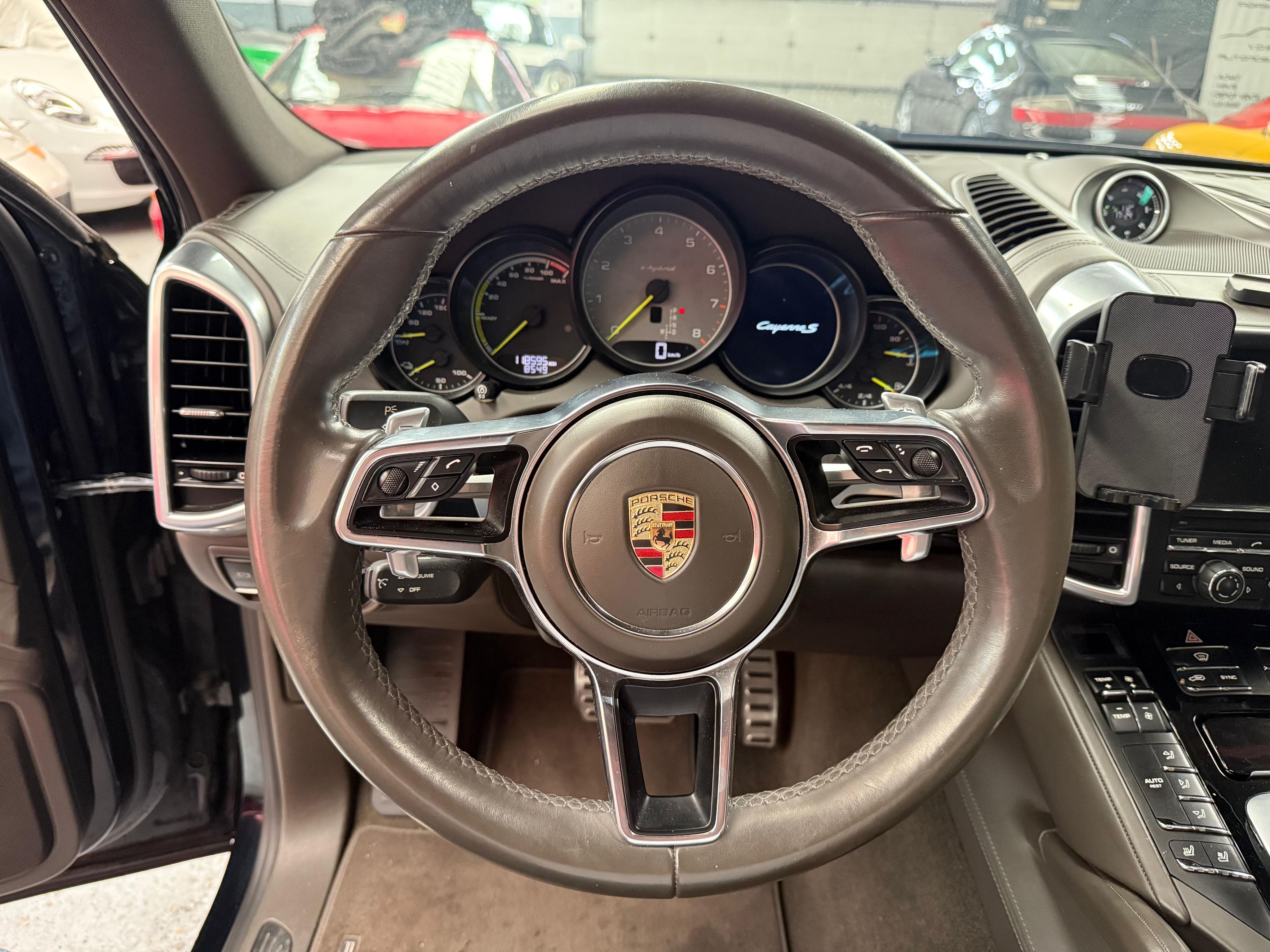Porsche Cayenne 2015 — tableau de bord (11)