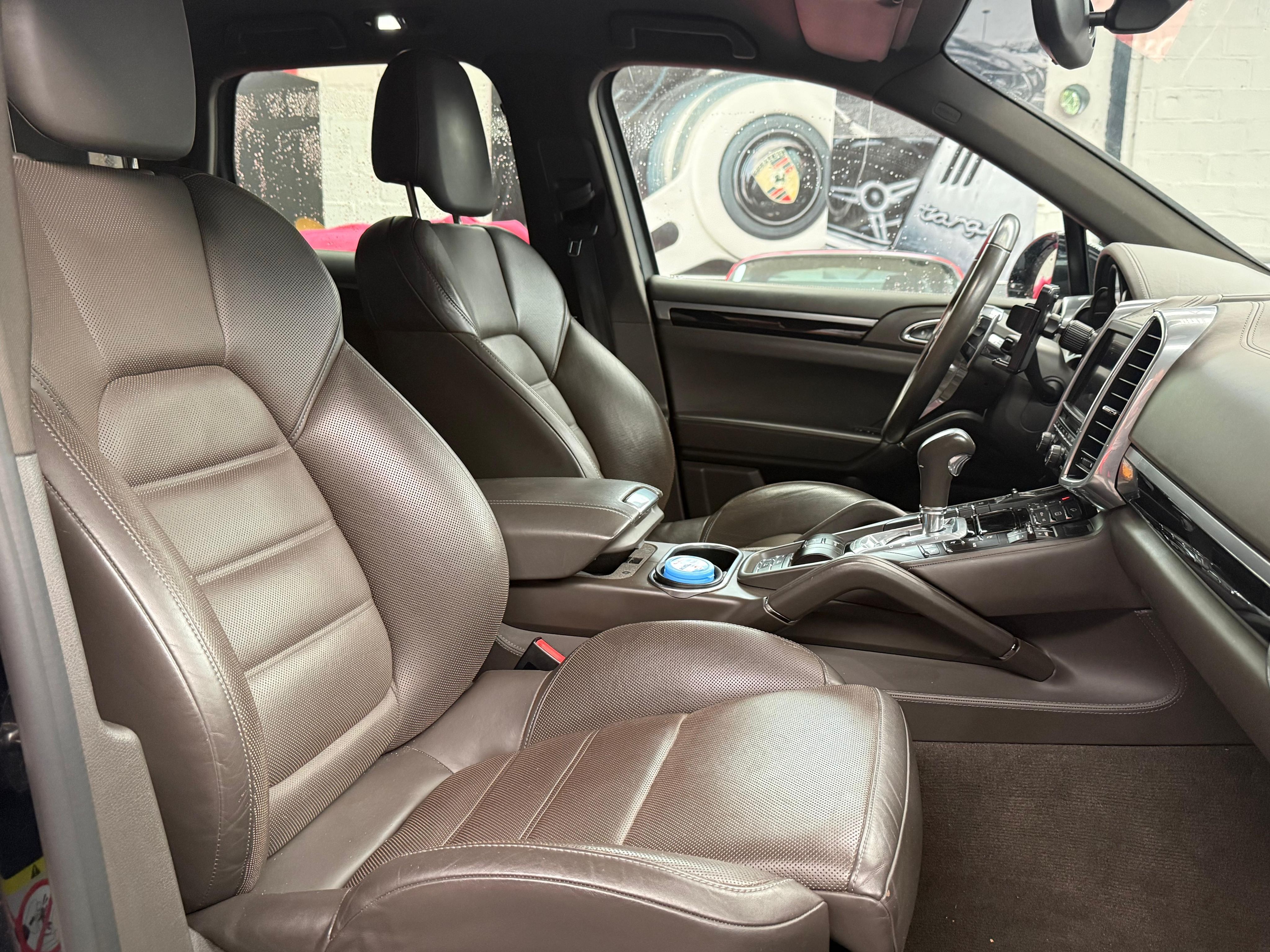 Porsche Cayenne 2015 — sieges (16)