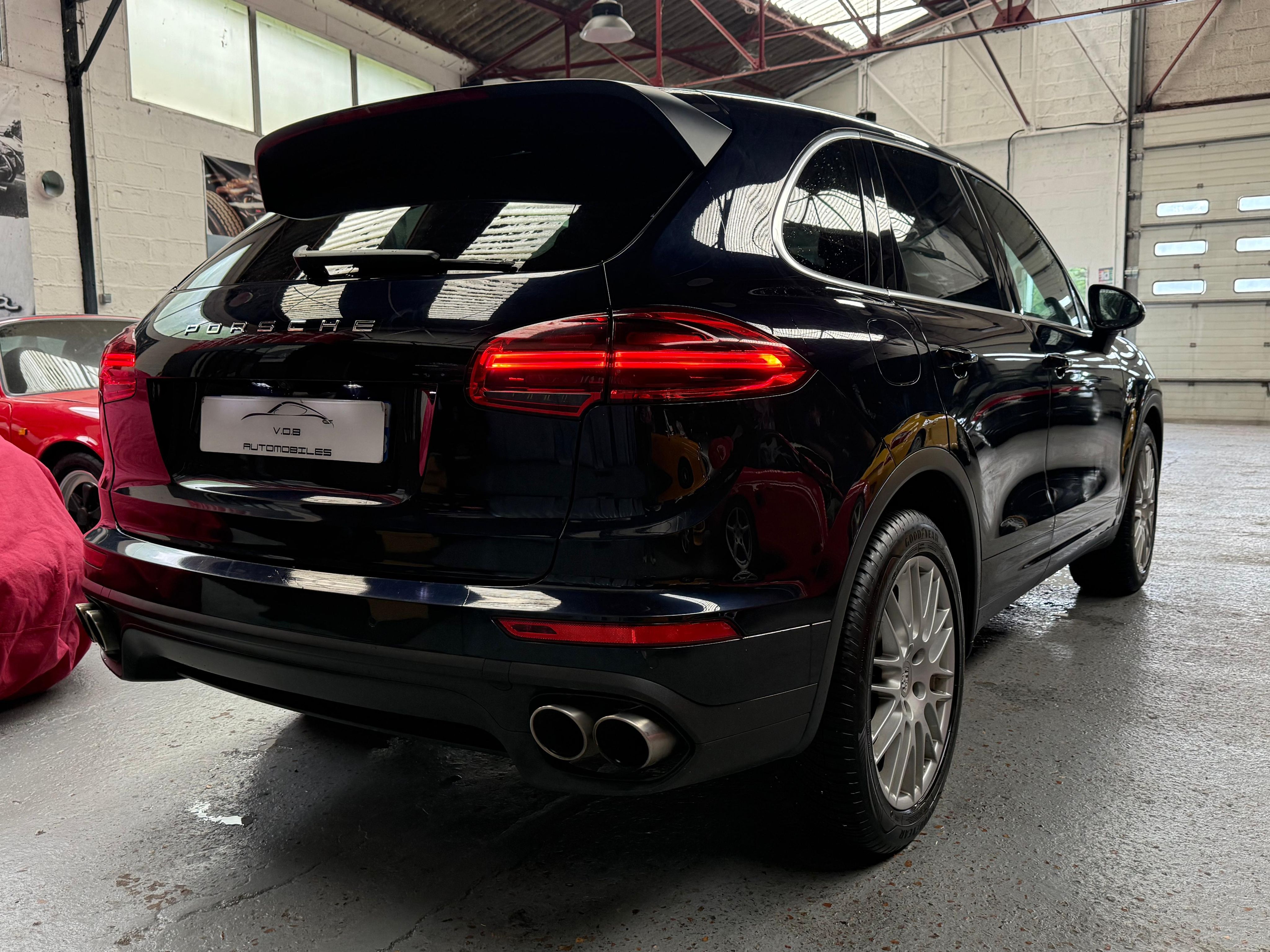 Porsche Cayenne 2015 — vue arriere trois-quarts (6)