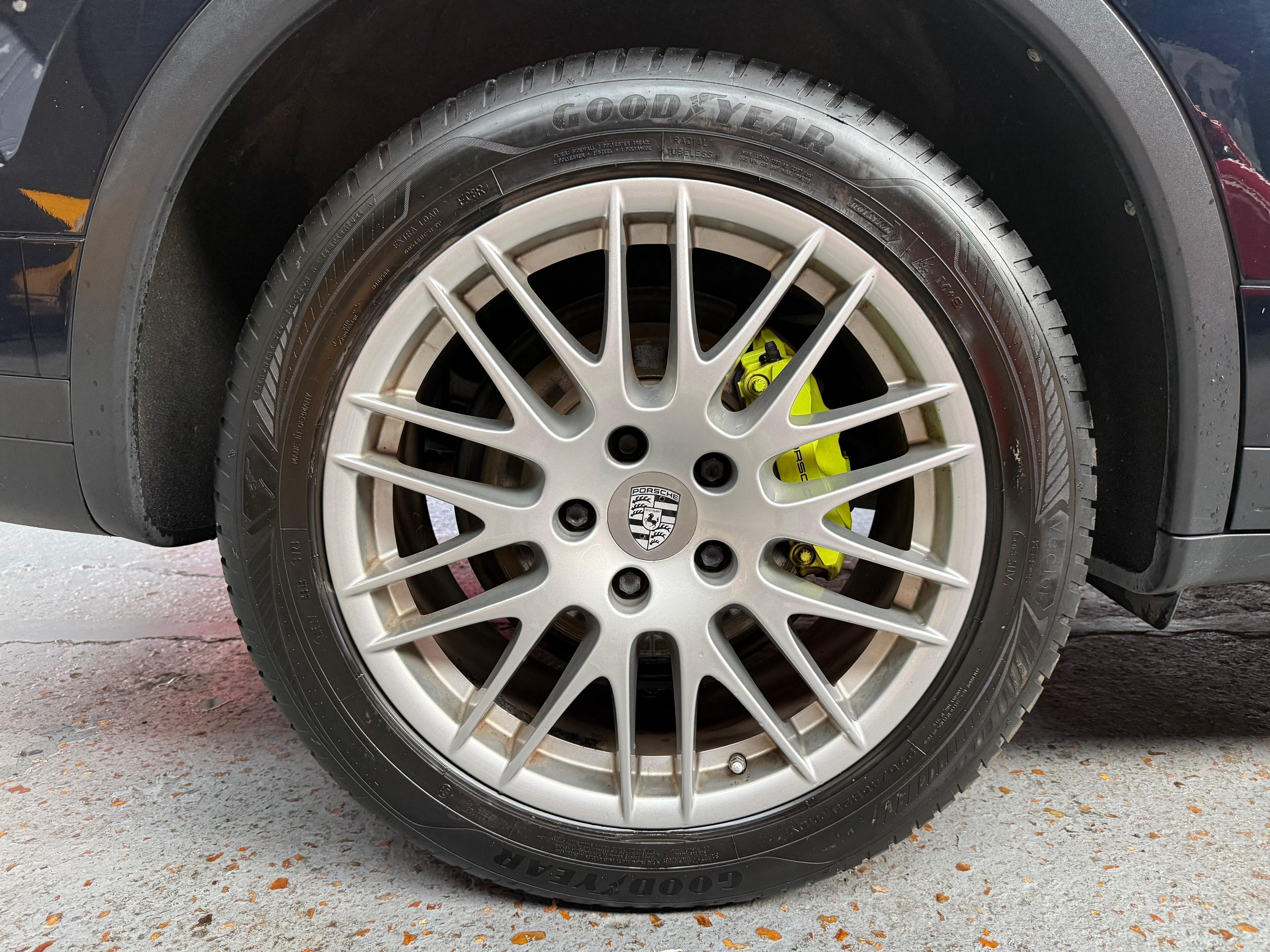 Porsche Cayenne 2015 — jante et pneumatique (21)