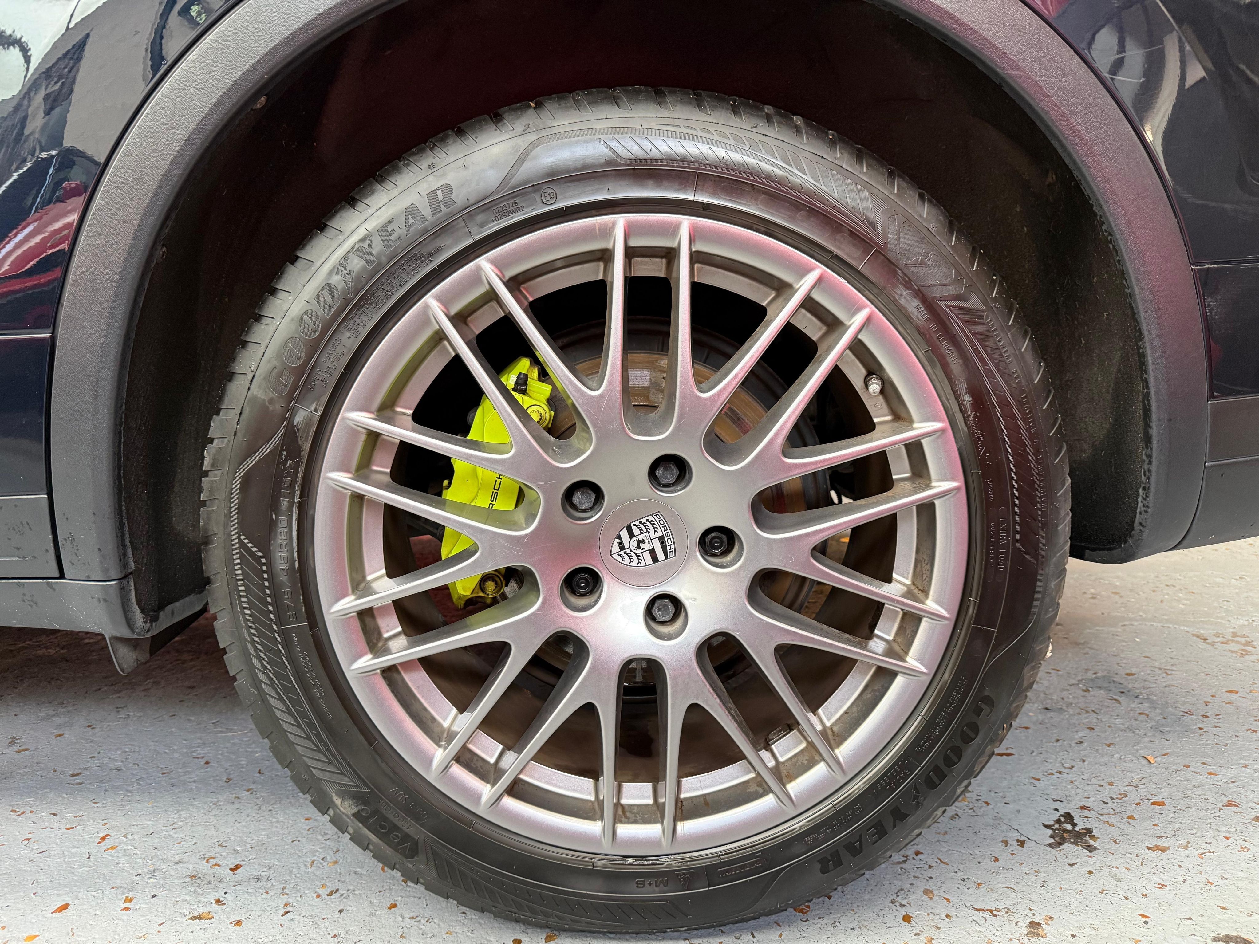 Porsche Cayenne 2015 — jante et pneumatique (22)
