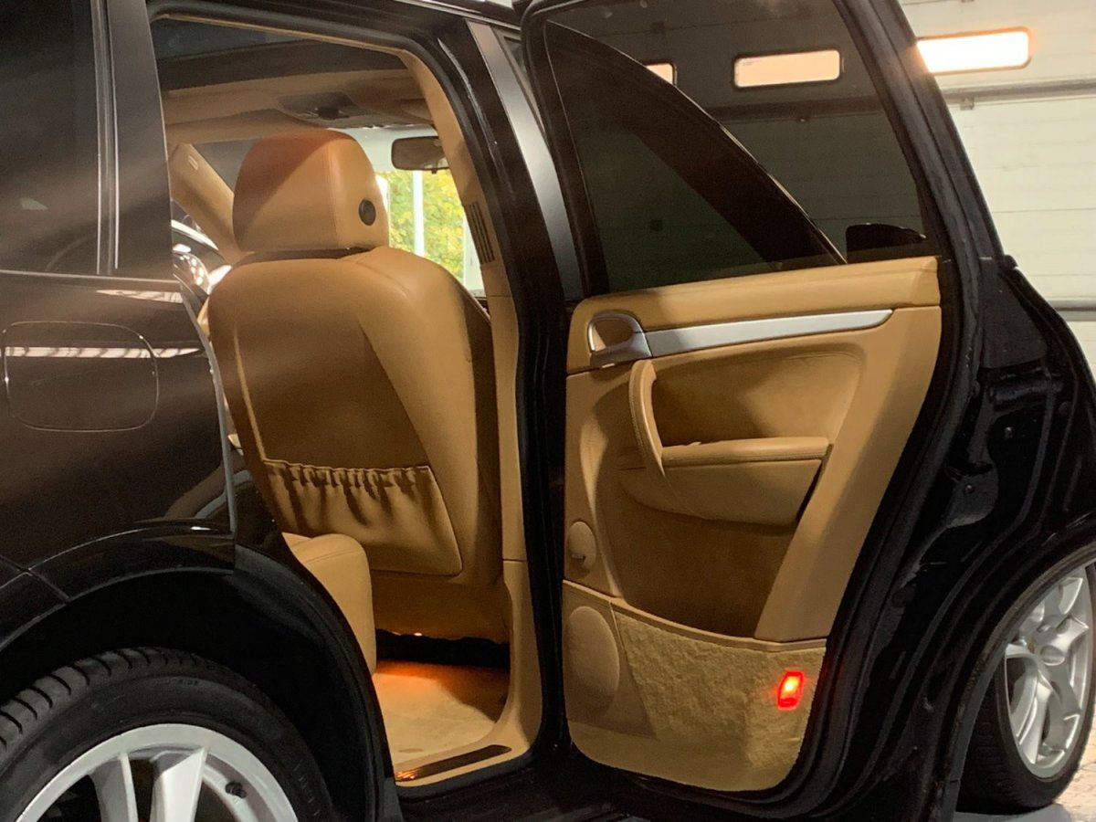 Porsche Cayenne GTS 2009 — sieges (20)