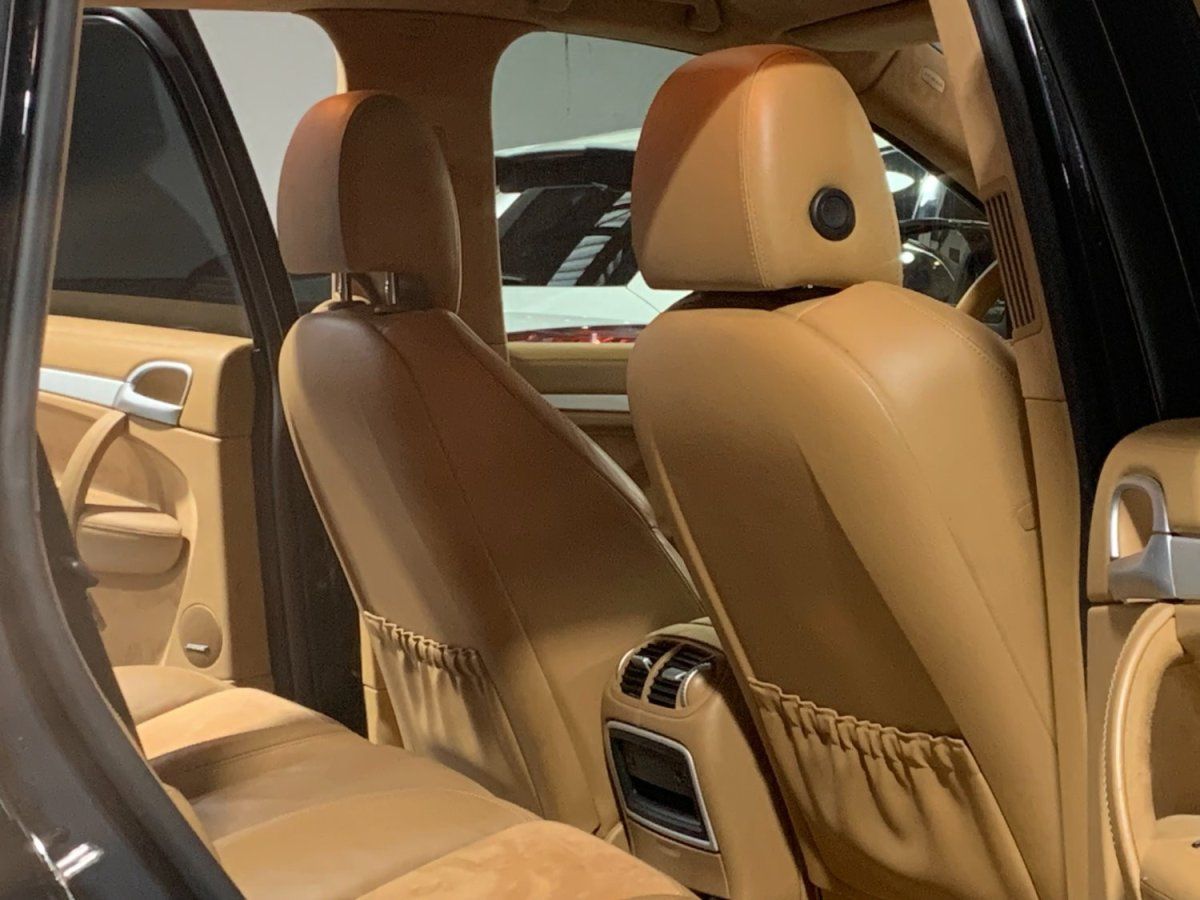 Porsche Cayenne GTS 2009 — sieges (23)