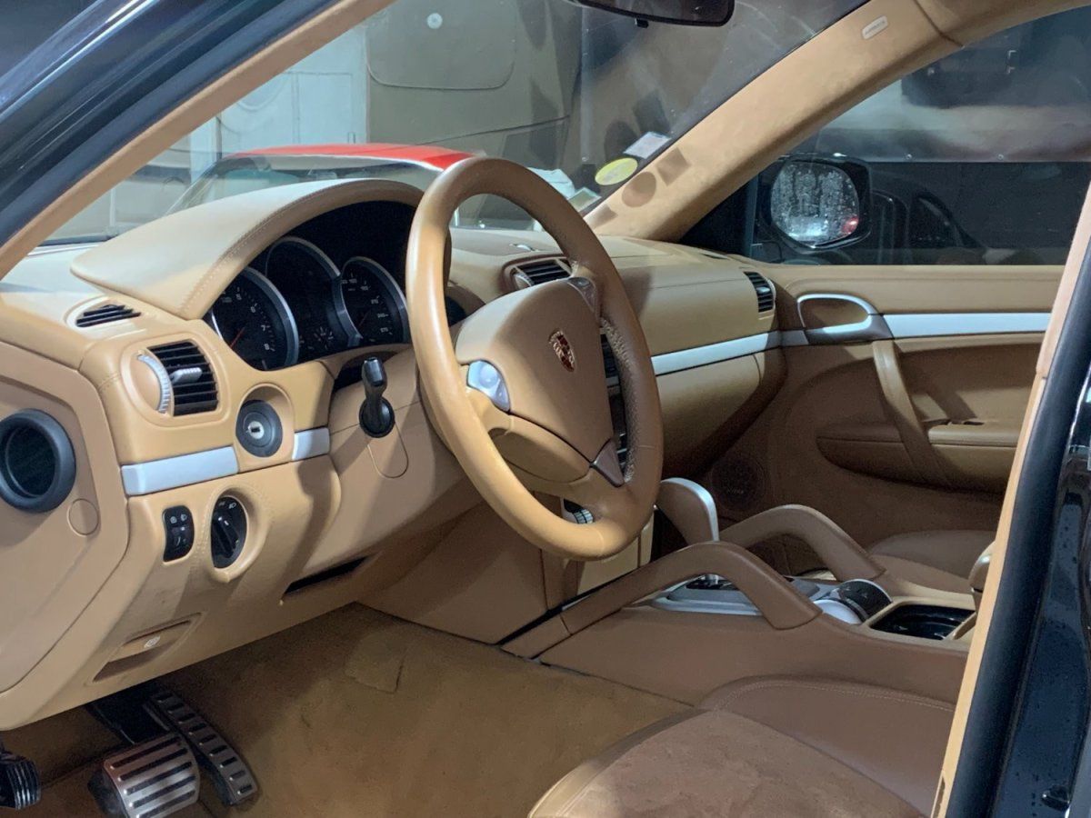 Porsche Cayenne GTS 2009 — habitacle (14)