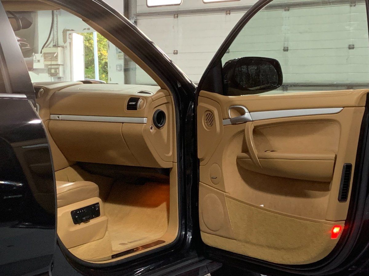 Porsche Cayenne GTS 2009 — habitacle (15)