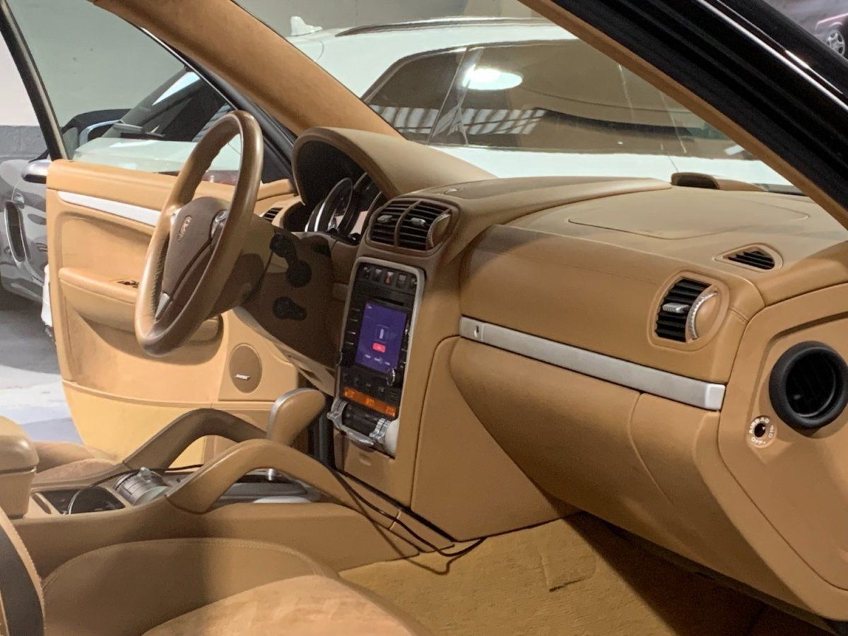 Porsche Cayenne GTS 2009 — habitacle (17)