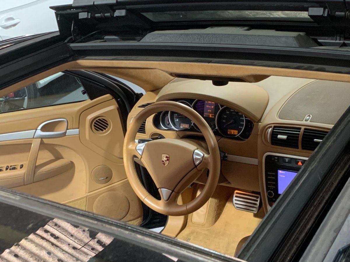 Porsche Cayenne GTS 2009 — habitacle (16)