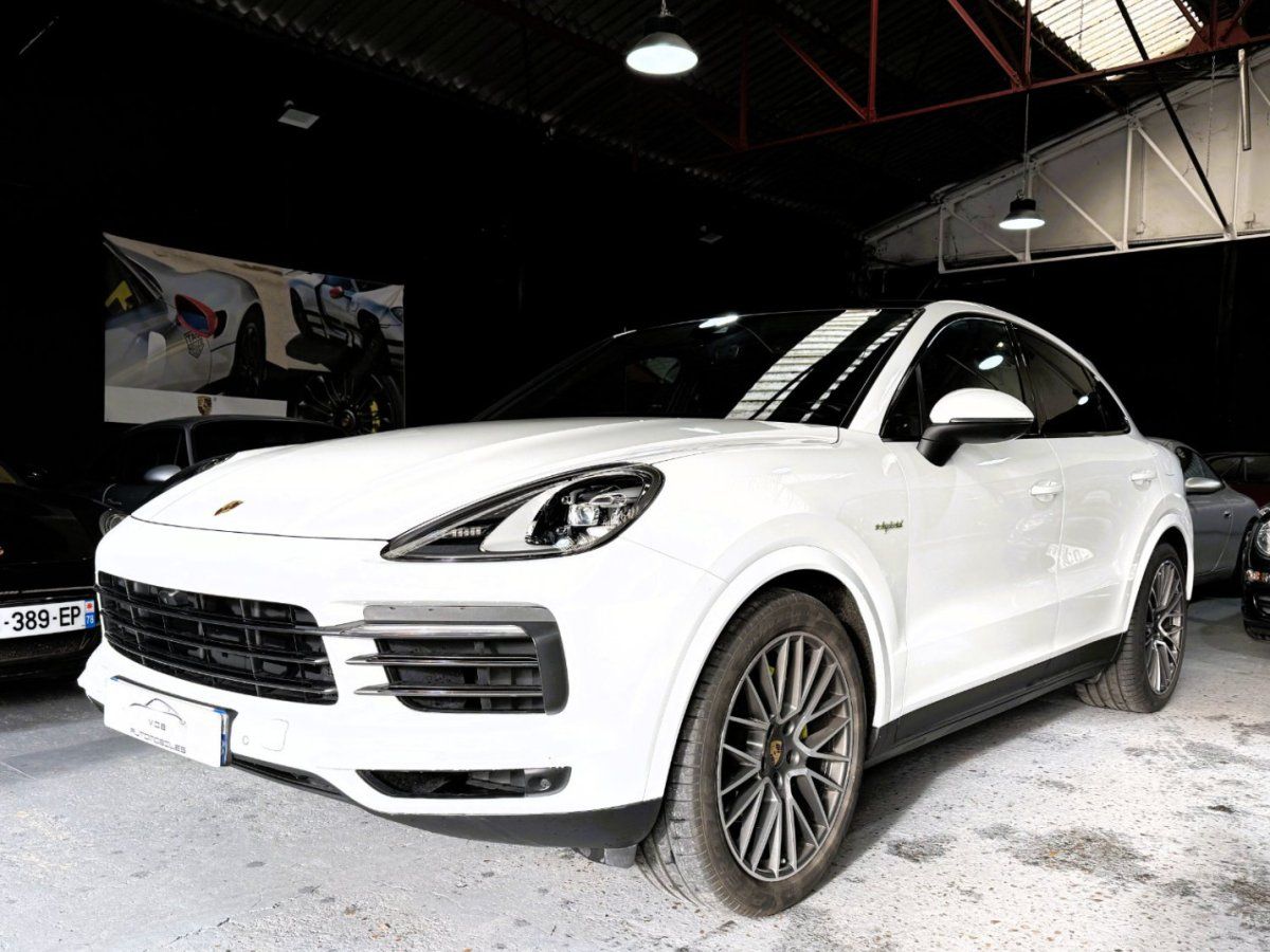 Porsche Cayenne E-Hybrid 2021 — vue avant trois-quarts (1)