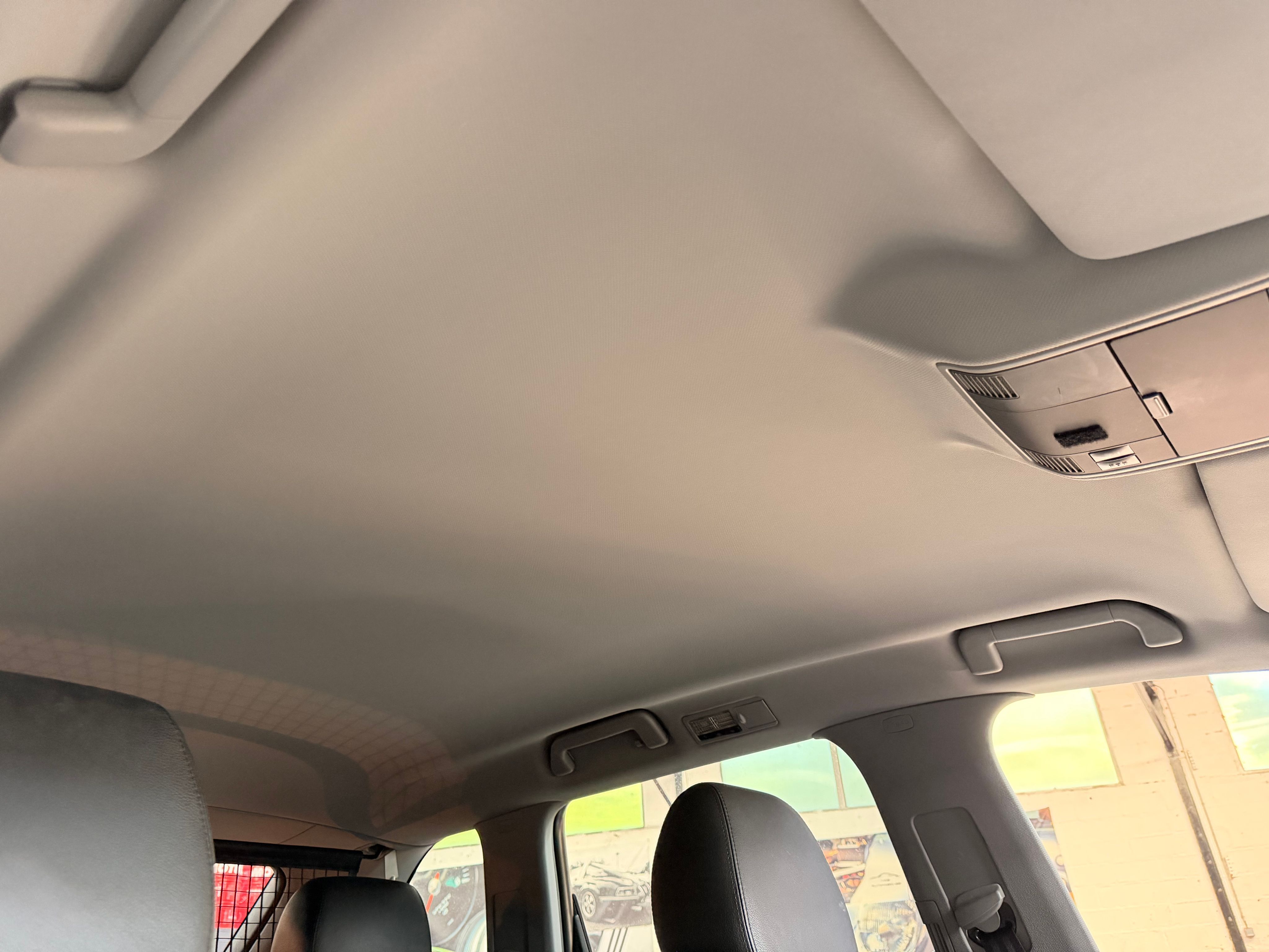 Porsche Cayenne S 2005 — places arriere (30)
