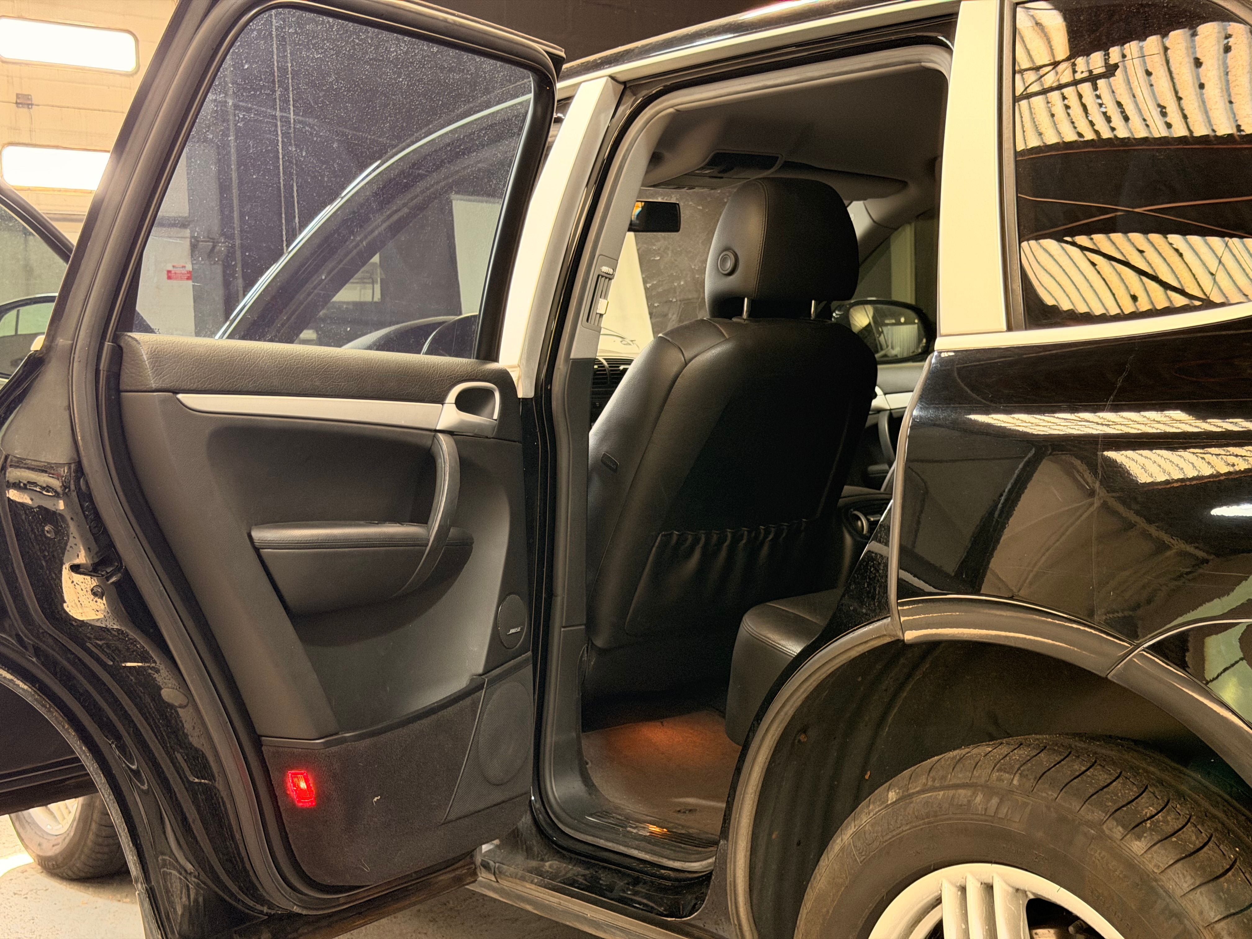 Porsche Cayenne S 2005 — sieges (23)