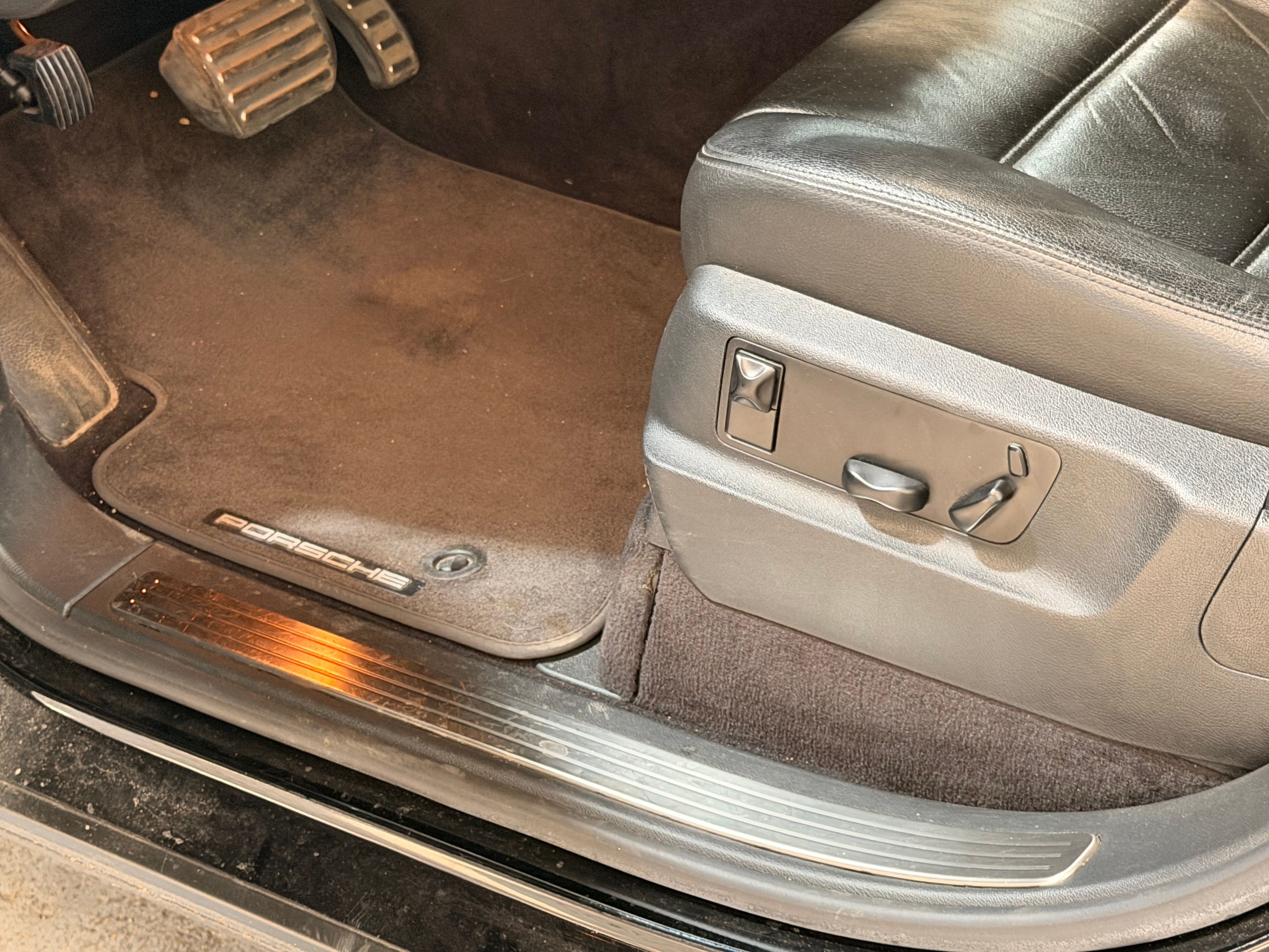 Porsche Cayenne S 2005 — sieges (25)