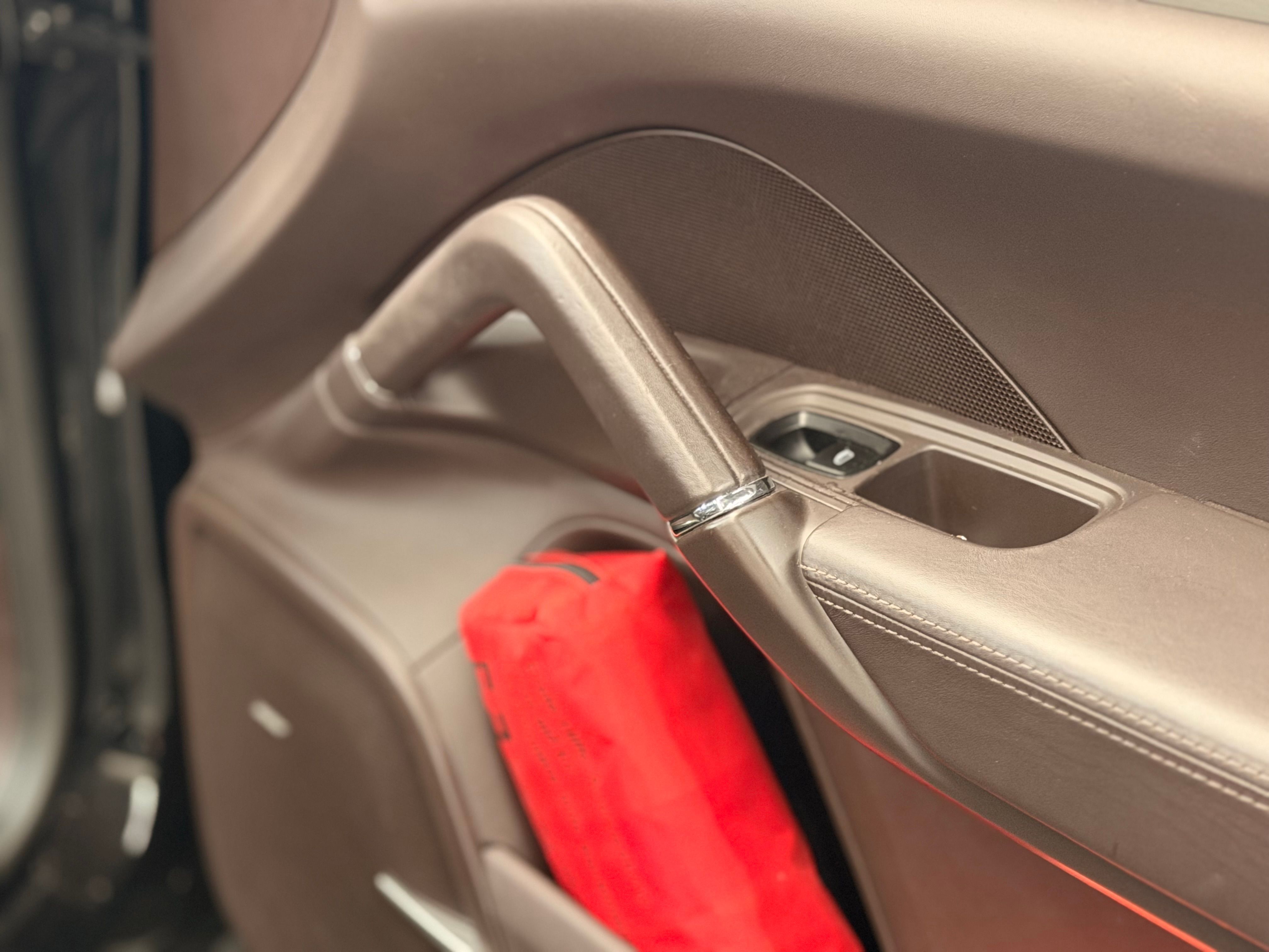 Porsche Cayenne II Turbo 4.8 500cv PDK Full options 2011 — detail (31)