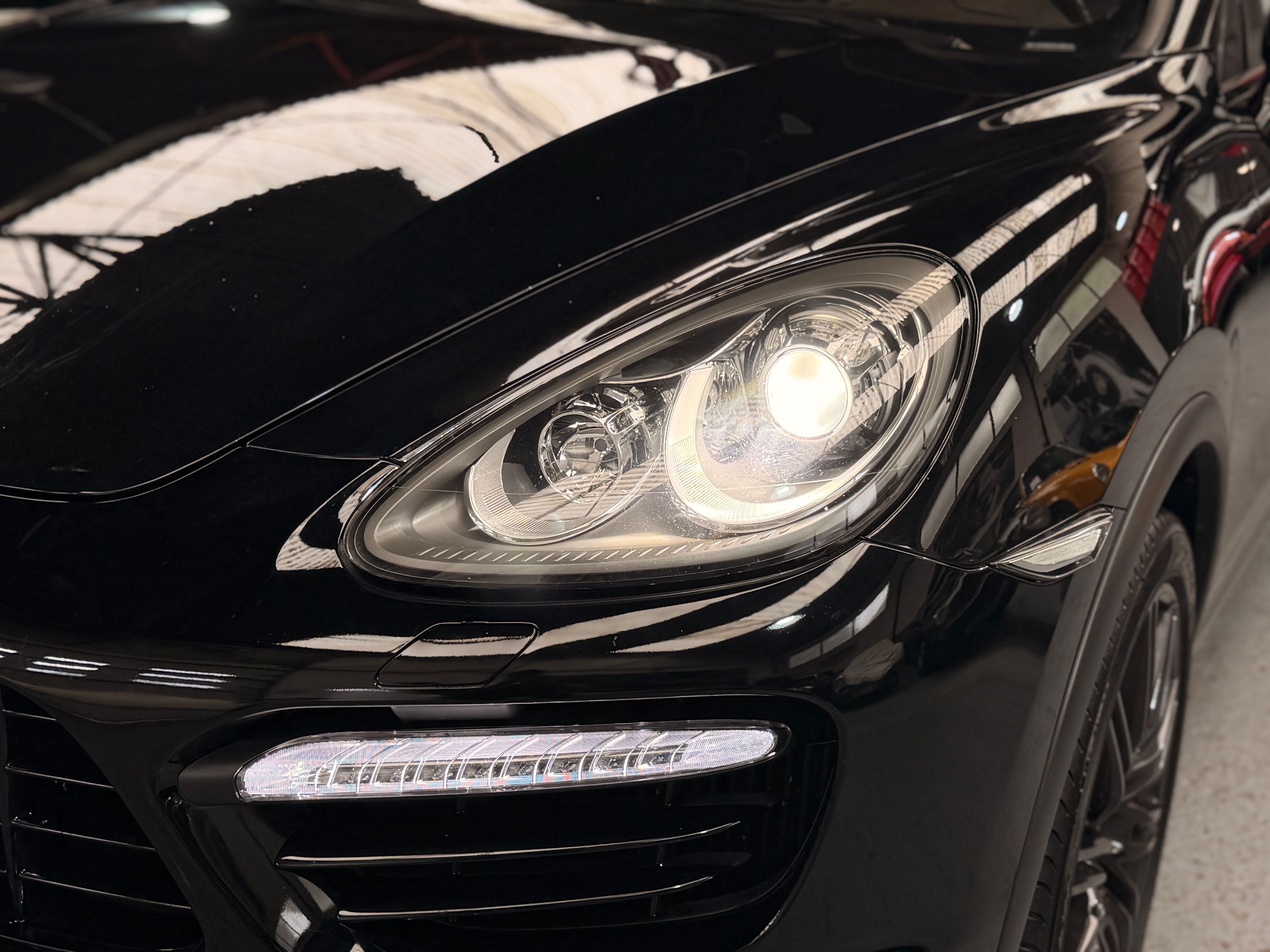 Porsche Cayenne II Turbo 4.8 500cv PDK Full options 2011 — detail (34)