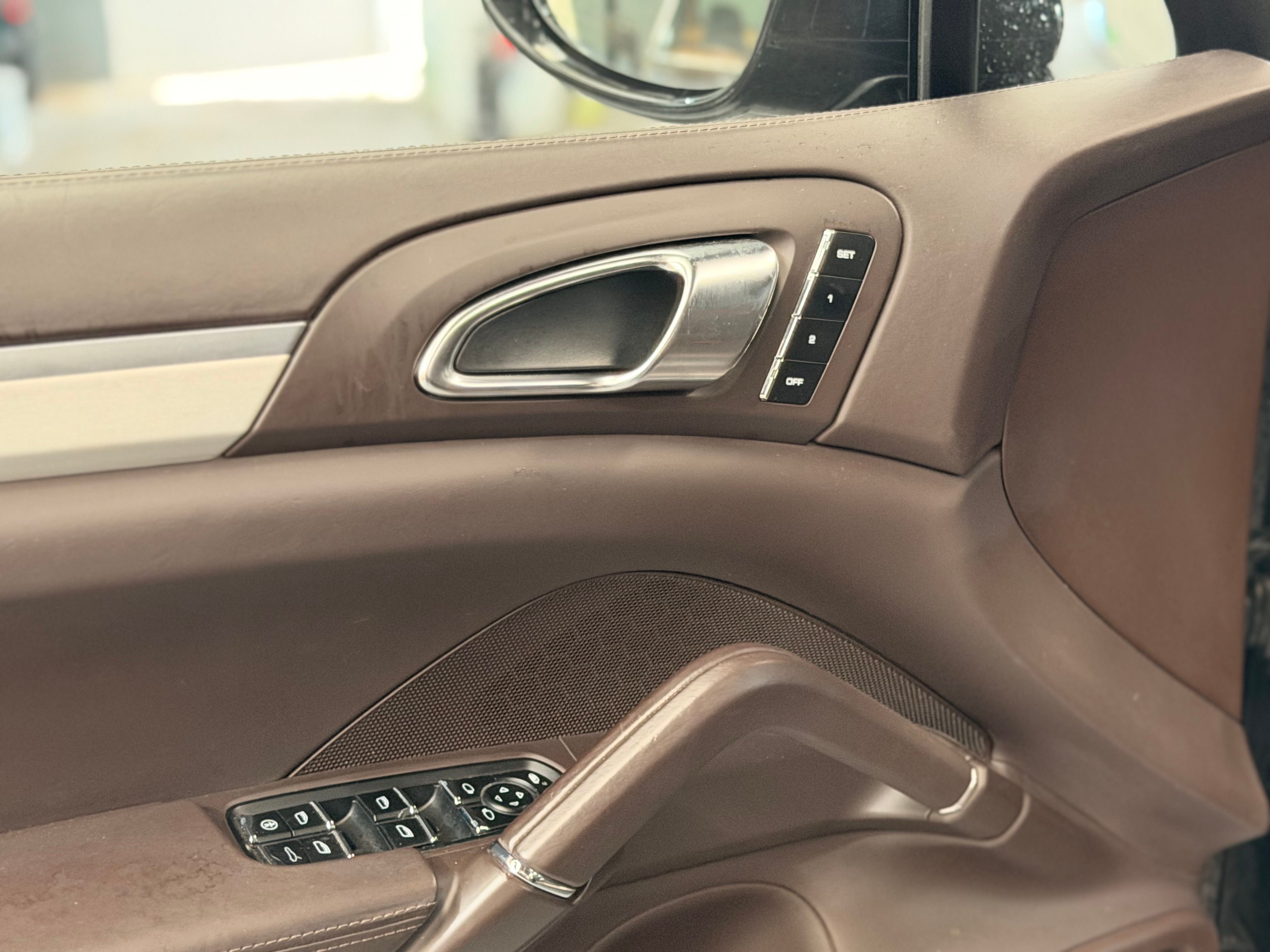 Porsche Cayenne II Turbo 4.8 500cv PDK Full options 2011 — detail (27)