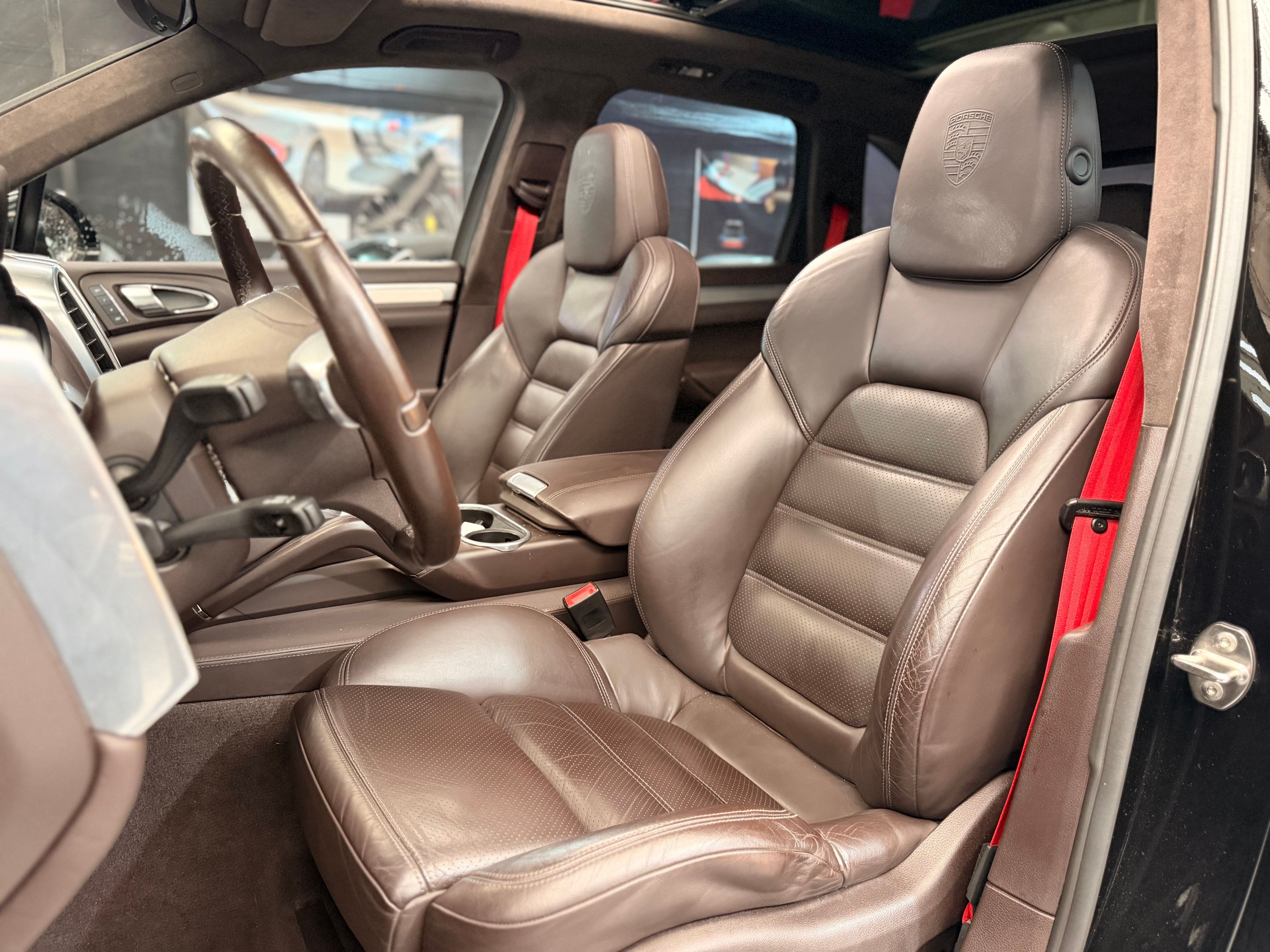 Porsche Cayenne II Turbo 4.8 500cv PDK Full options 2011 — sieges (14)
