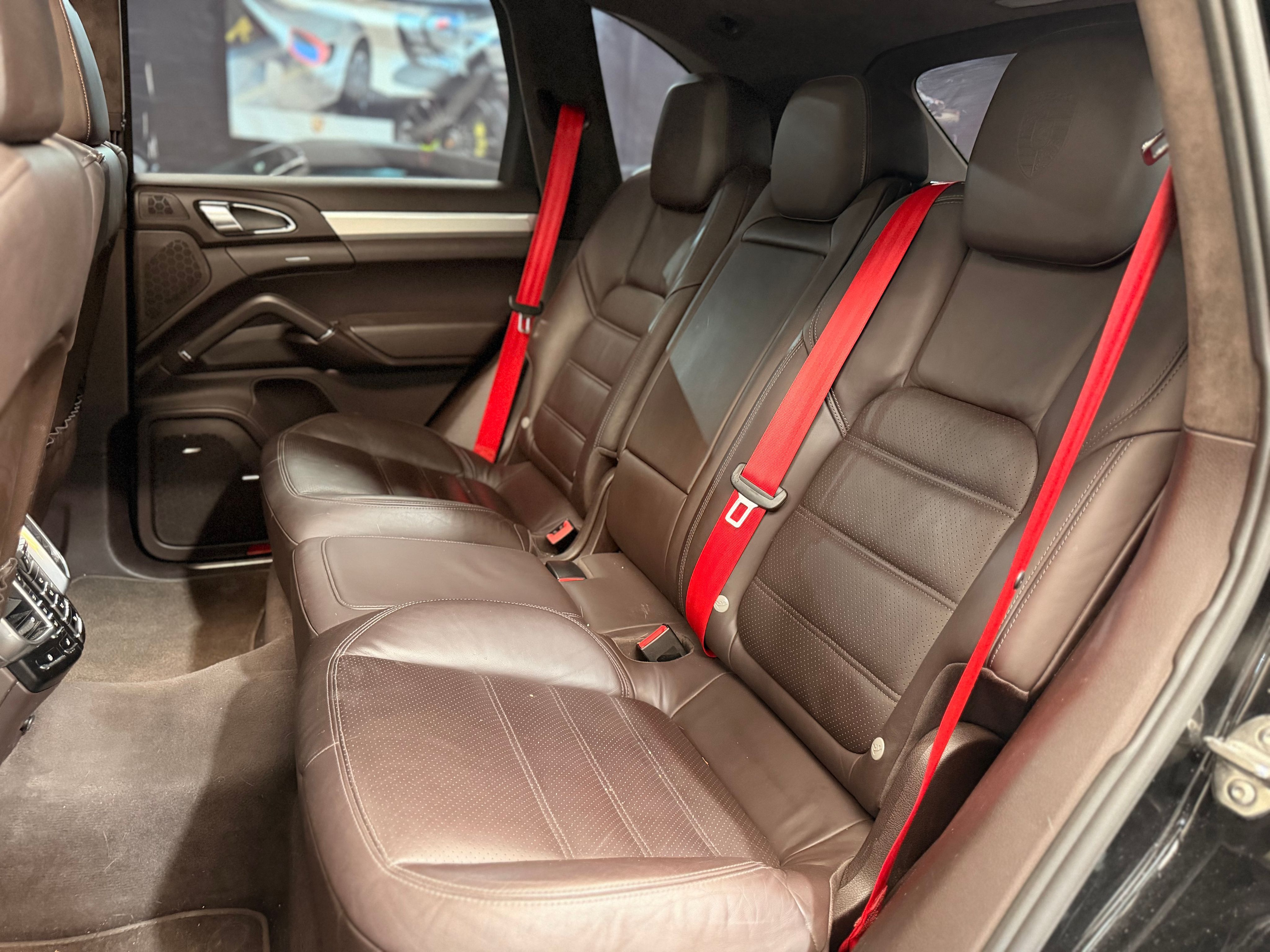 Porsche Cayenne II Turbo 4.8 500cv PDK Full options 2011 — sieges (15)