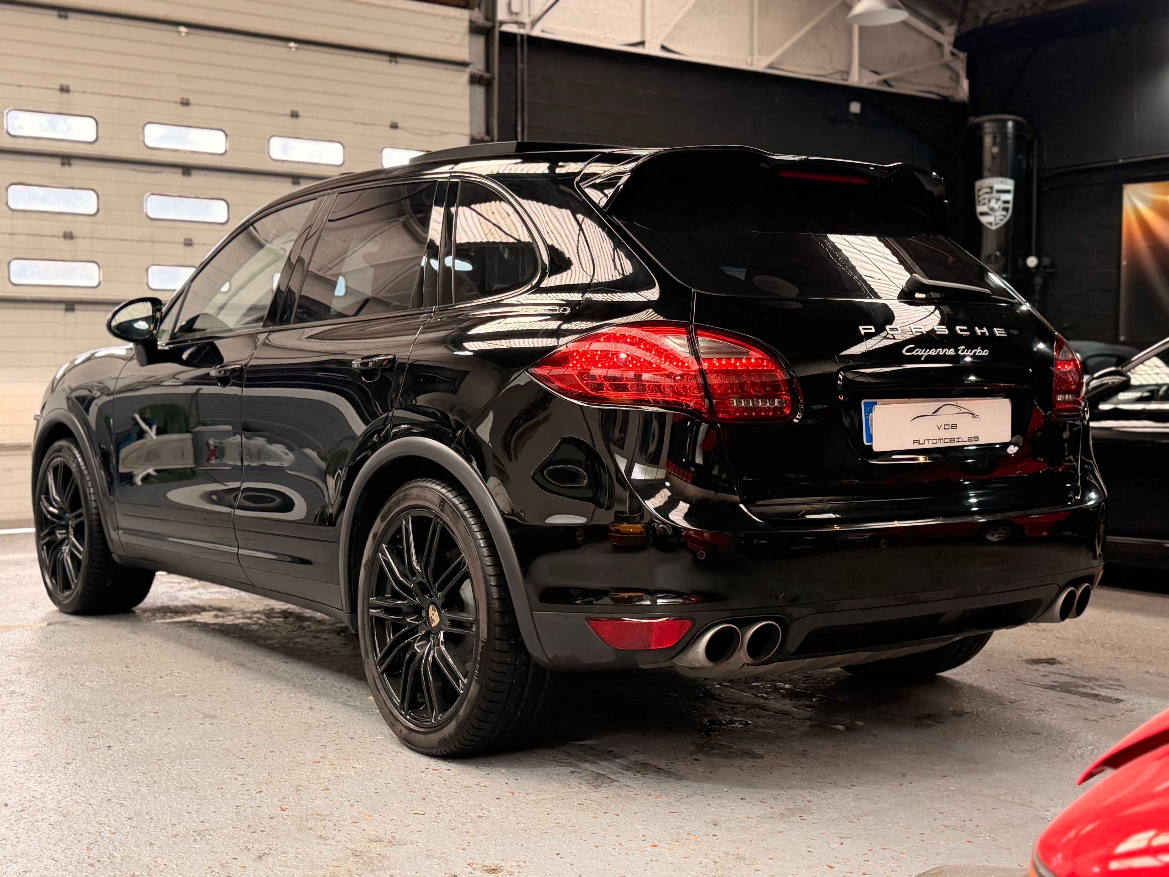 Porsche Cayenne II Turbo 4.8 500cv PDK Full options 2011 — vue arriere trois-quarts (8)