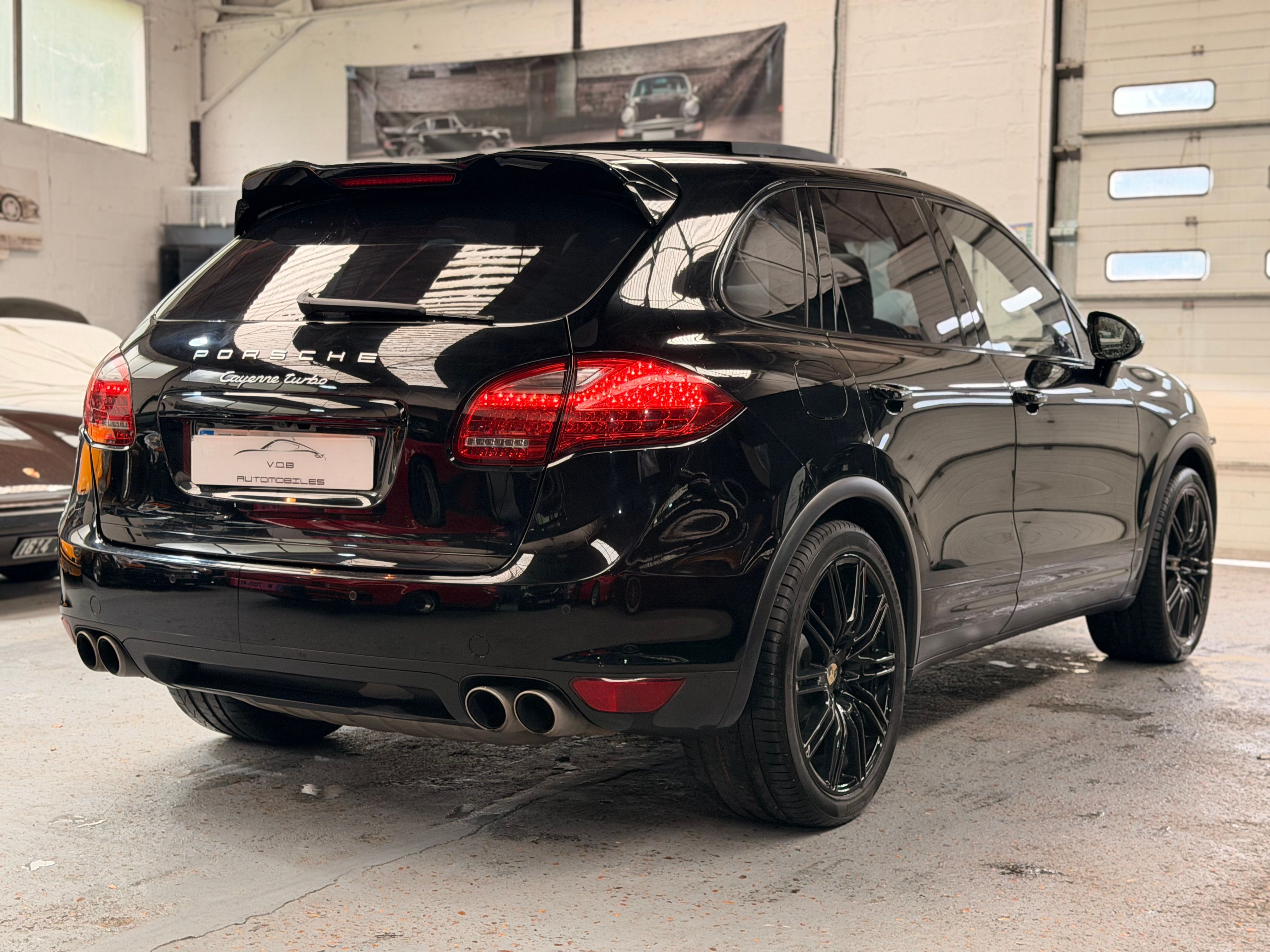 Porsche Cayenne II Turbo 4.8 500cv PDK Full options 2011 — vue arriere trois-quarts (9)