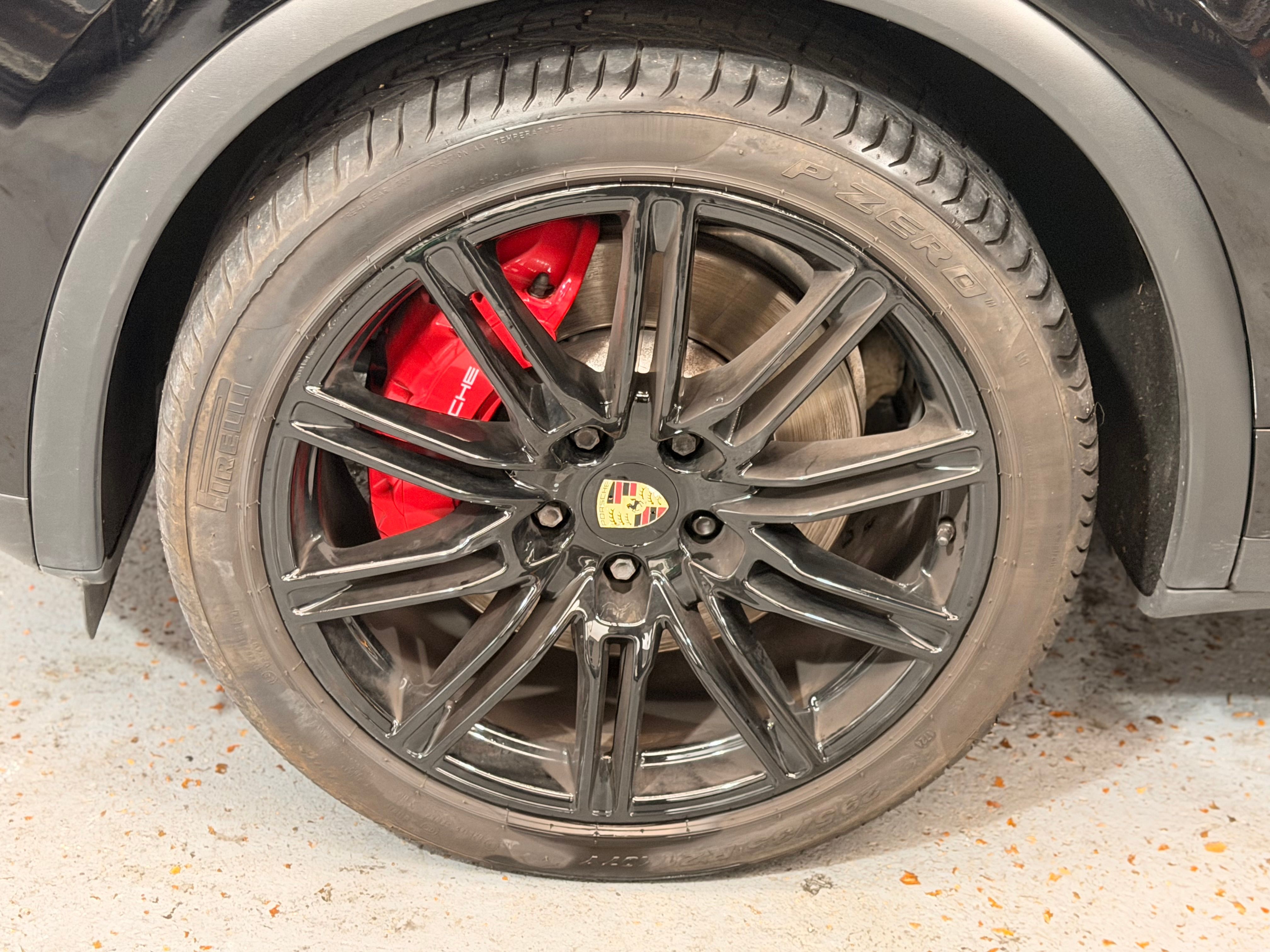 Porsche Cayenne II Turbo 4.8 500cv PDK Full options 2011 — jante et pneumatique (23)