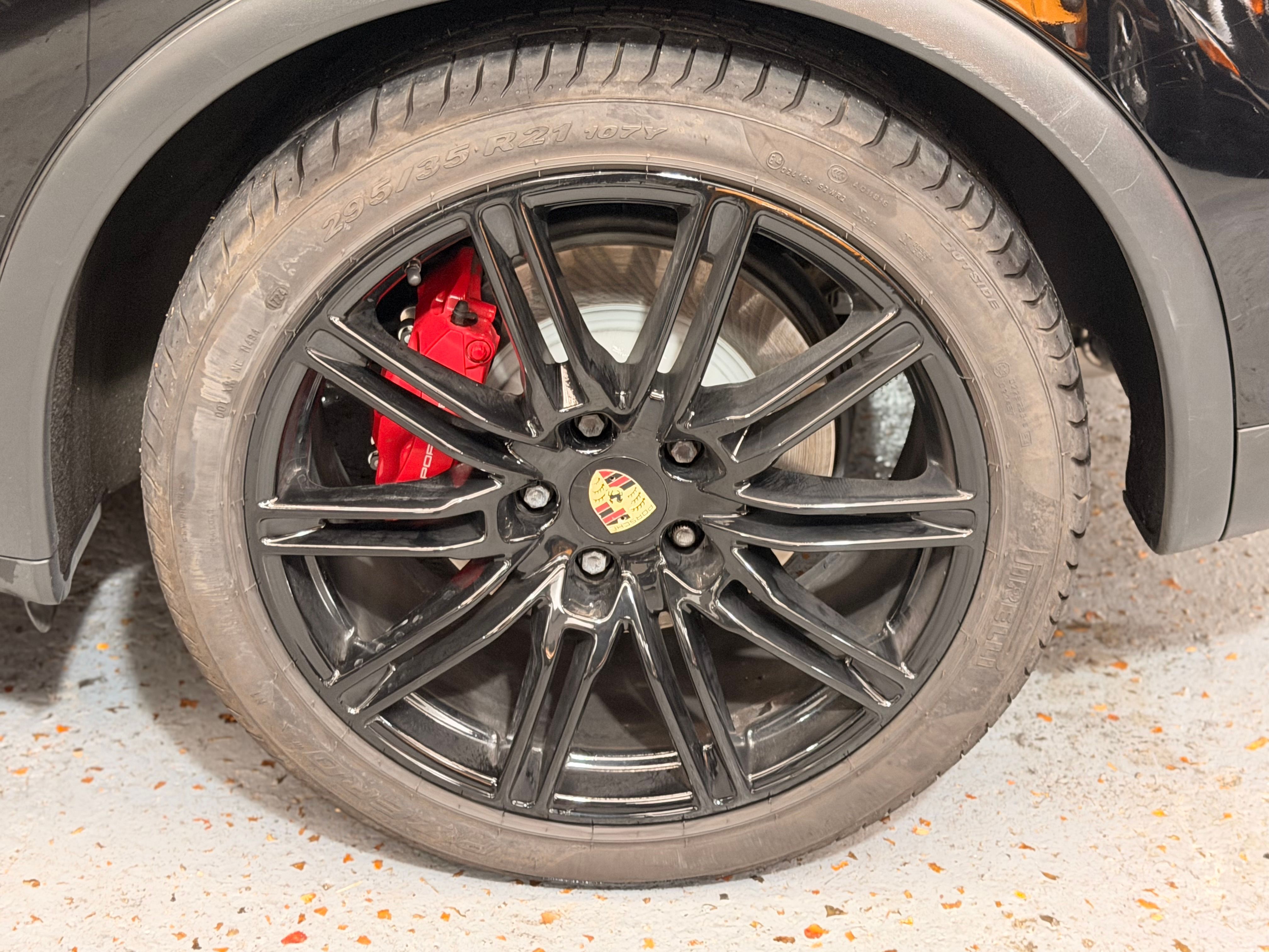 Porsche Cayenne II Turbo 4.8 500cv PDK Full options 2011 — jante et pneumatique (24)