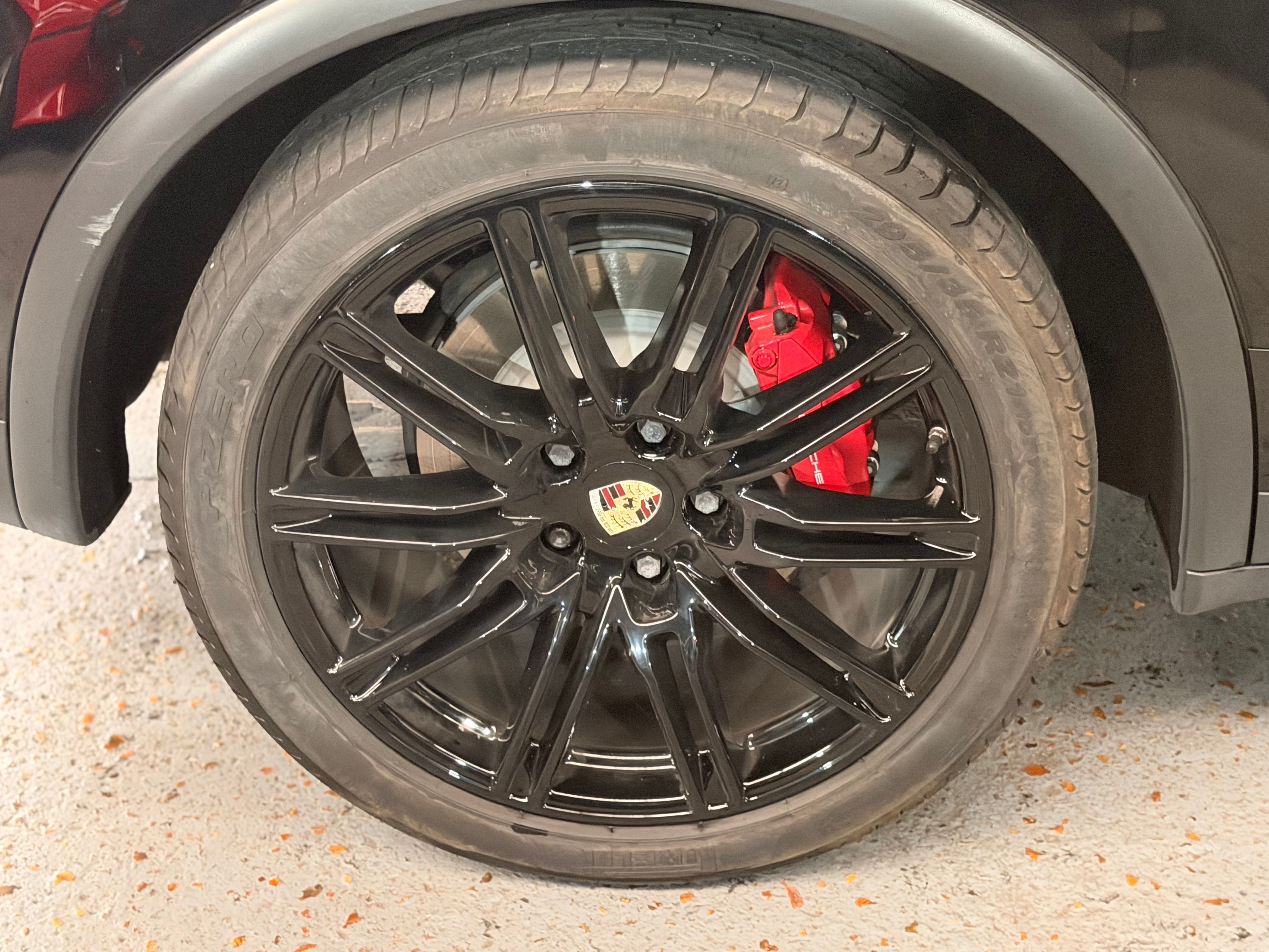 Porsche Cayenne II Turbo 4.8 500cv PDK Full options 2011 — jante et pneumatique (25)