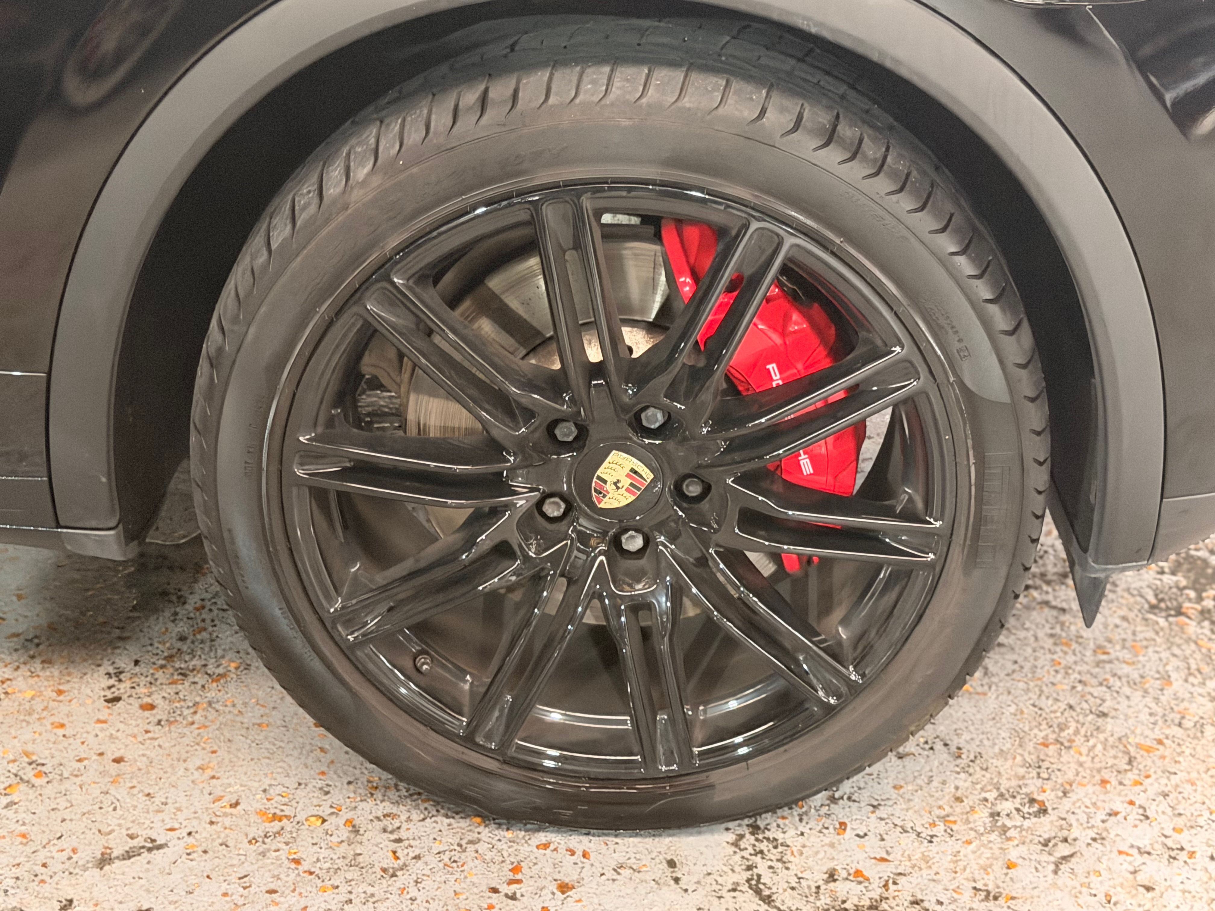 Porsche Cayenne II Turbo 4.8 500cv PDK Full options 2011 — jante et pneumatique (26)