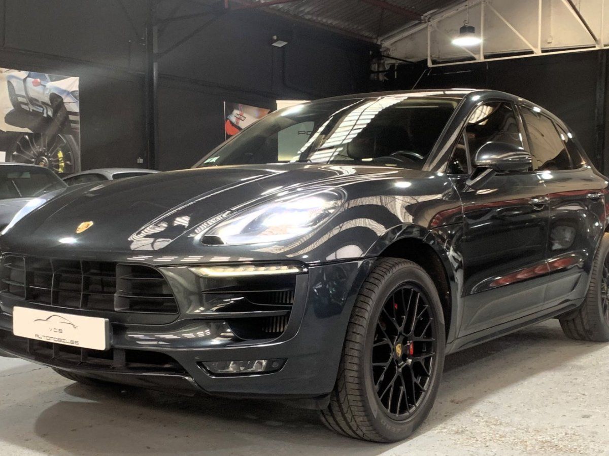 Porsche Macan GTS 2017 — vue avant trois-quarts (4)