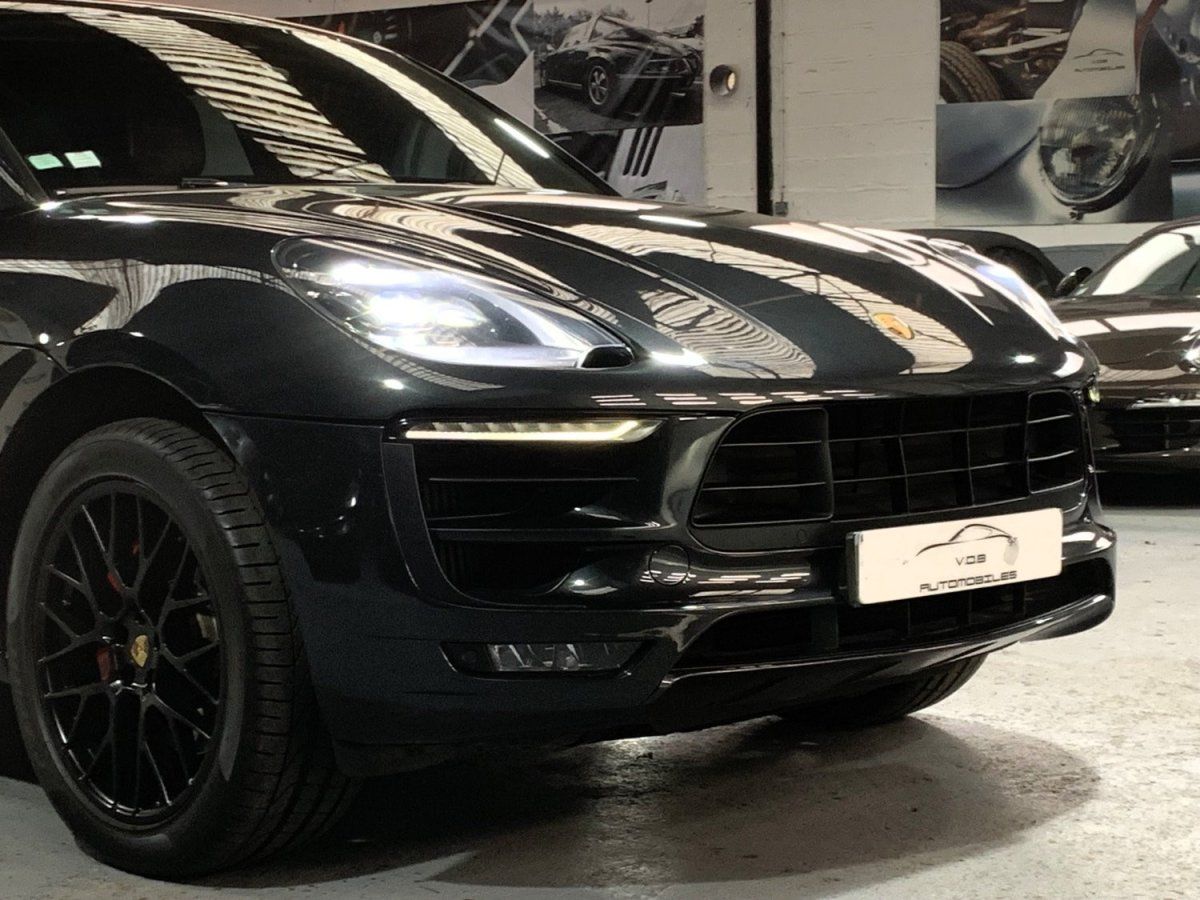 Porsche Macan GTS 2017 — vue avant trois-quarts (6)