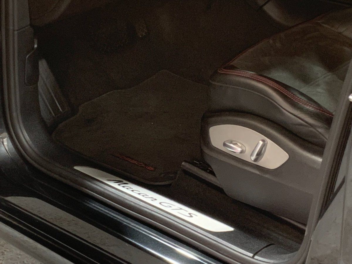 Porsche Macan GTS 2017 — detail interieur (31)