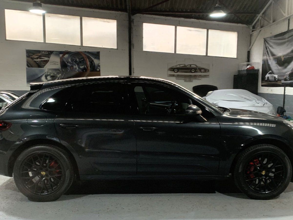 Porsche Macan GTS 2017 — profil lateral (9)