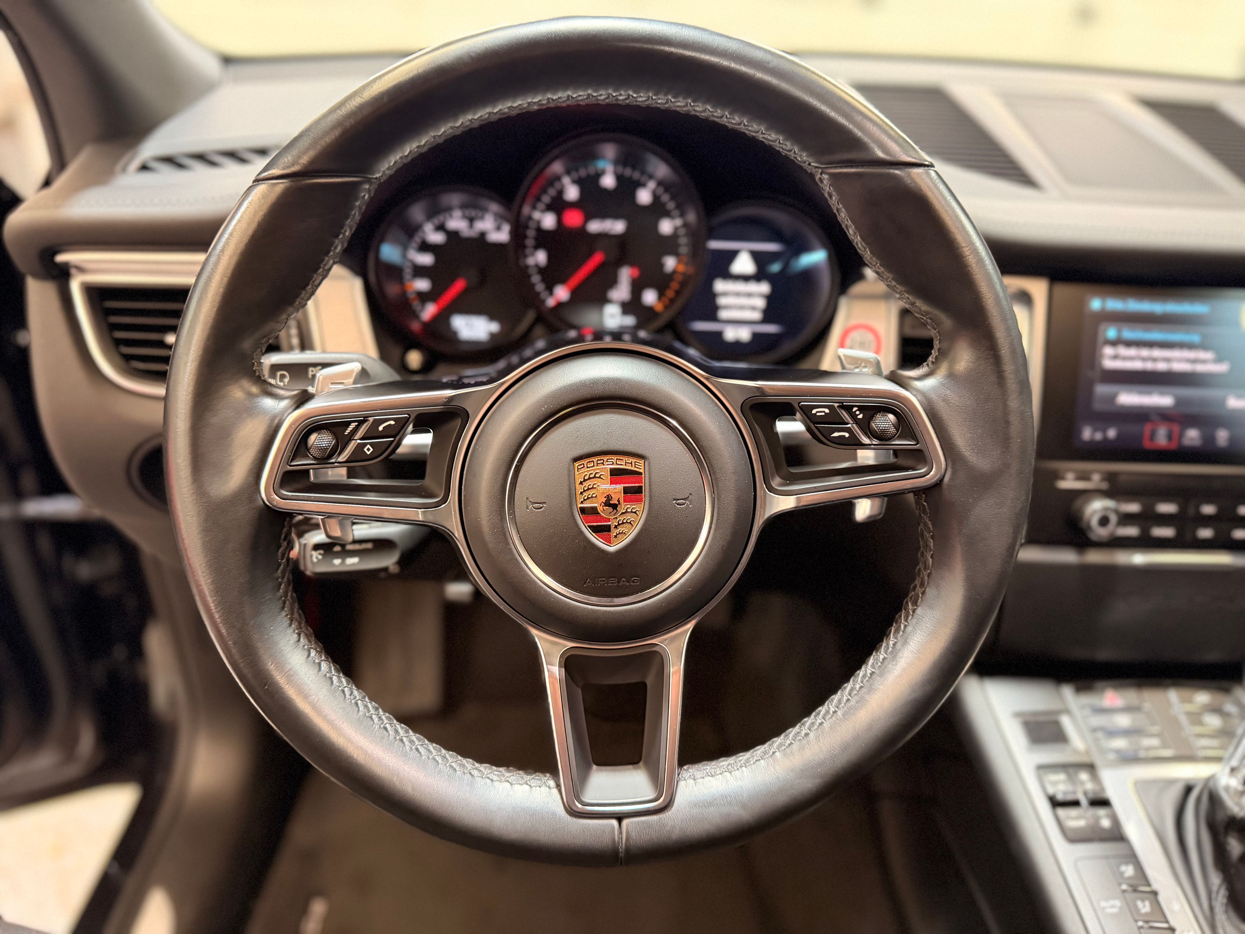 Porsche Macan GTS 3.6 360CV PDK 2017 2016 — tableau de bord (14)