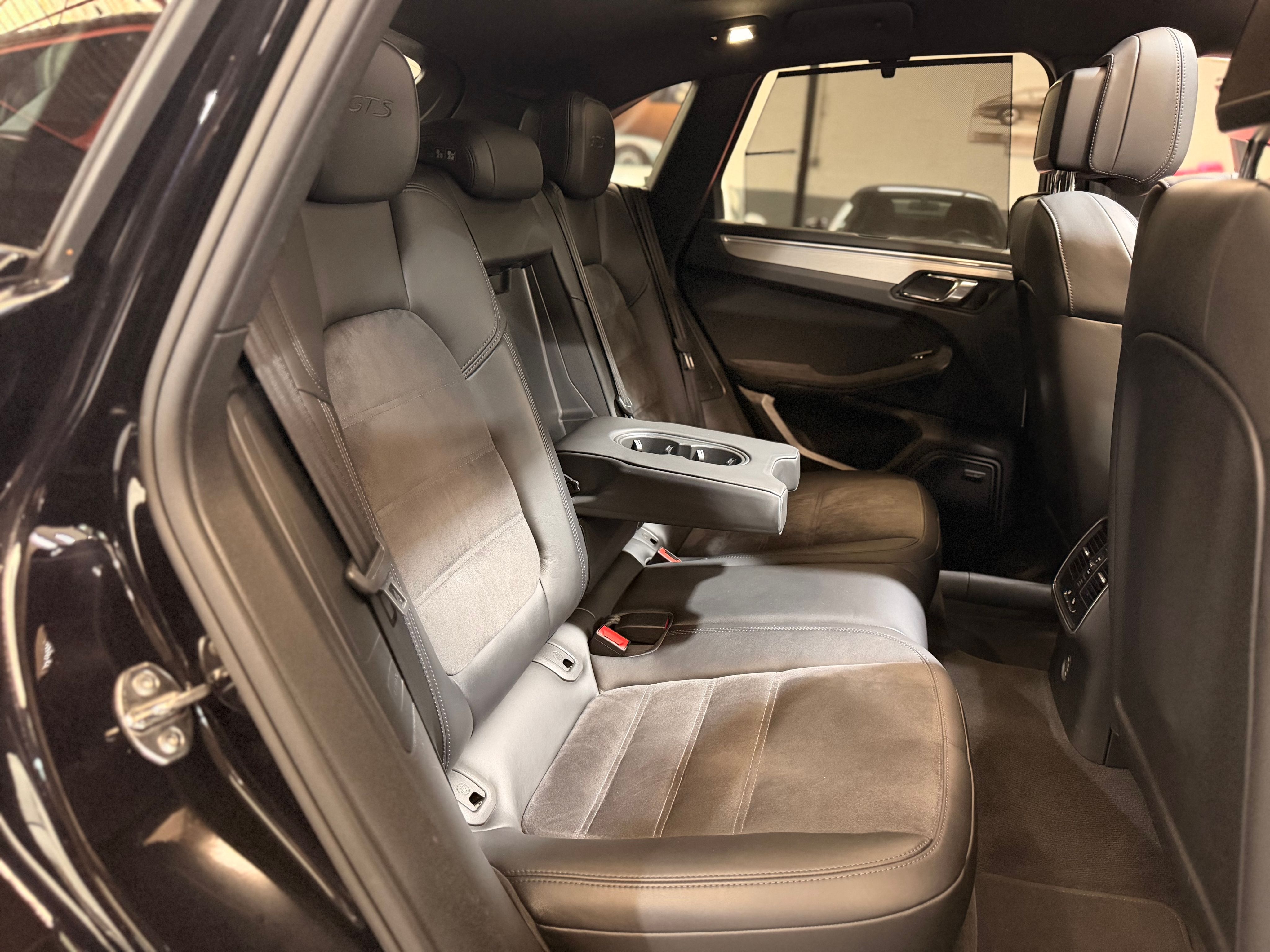 Porsche Macan GTS 3.6 360CV PDK 2017 2016 — sieges (23)