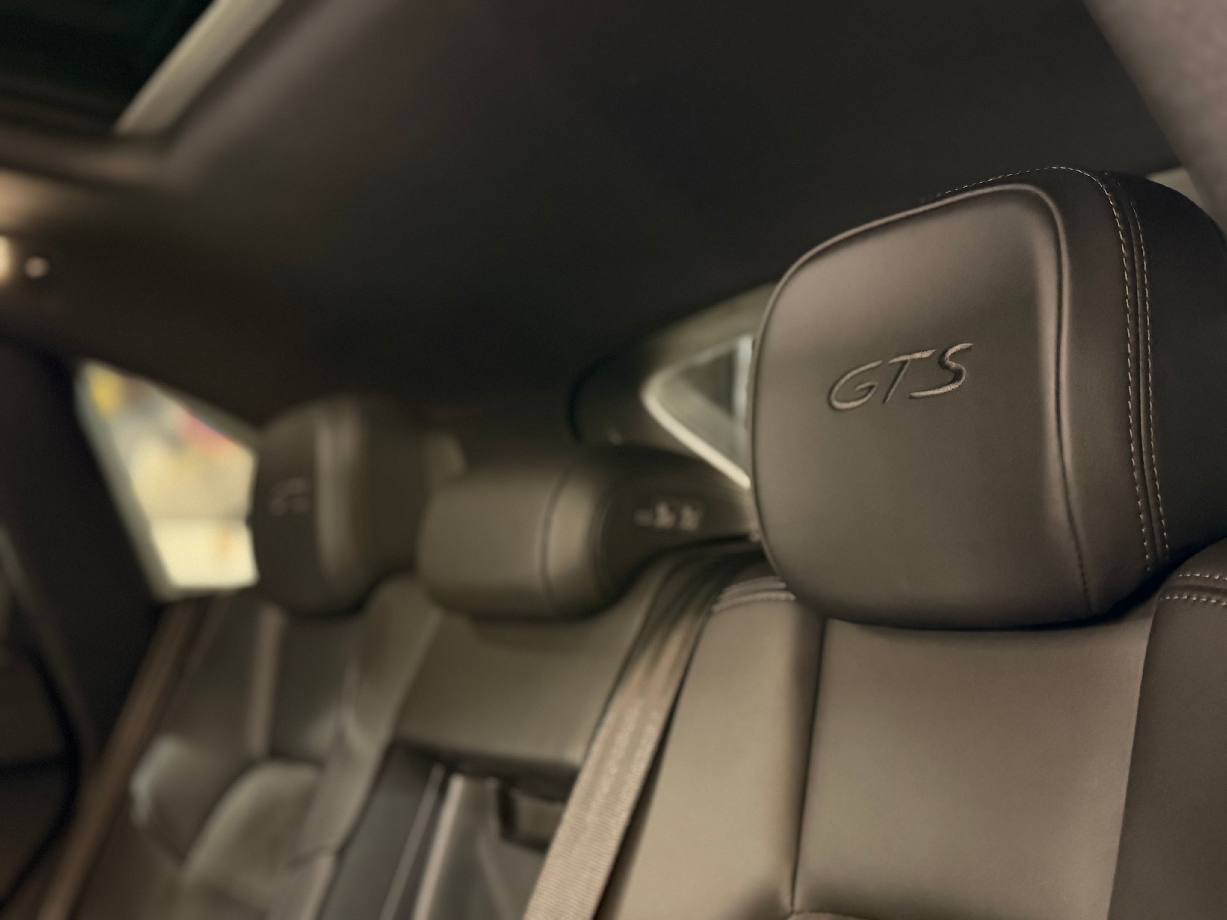 Porsche Macan GTS 3.6 360CV PDK 2017 2016 — sieges (24)
