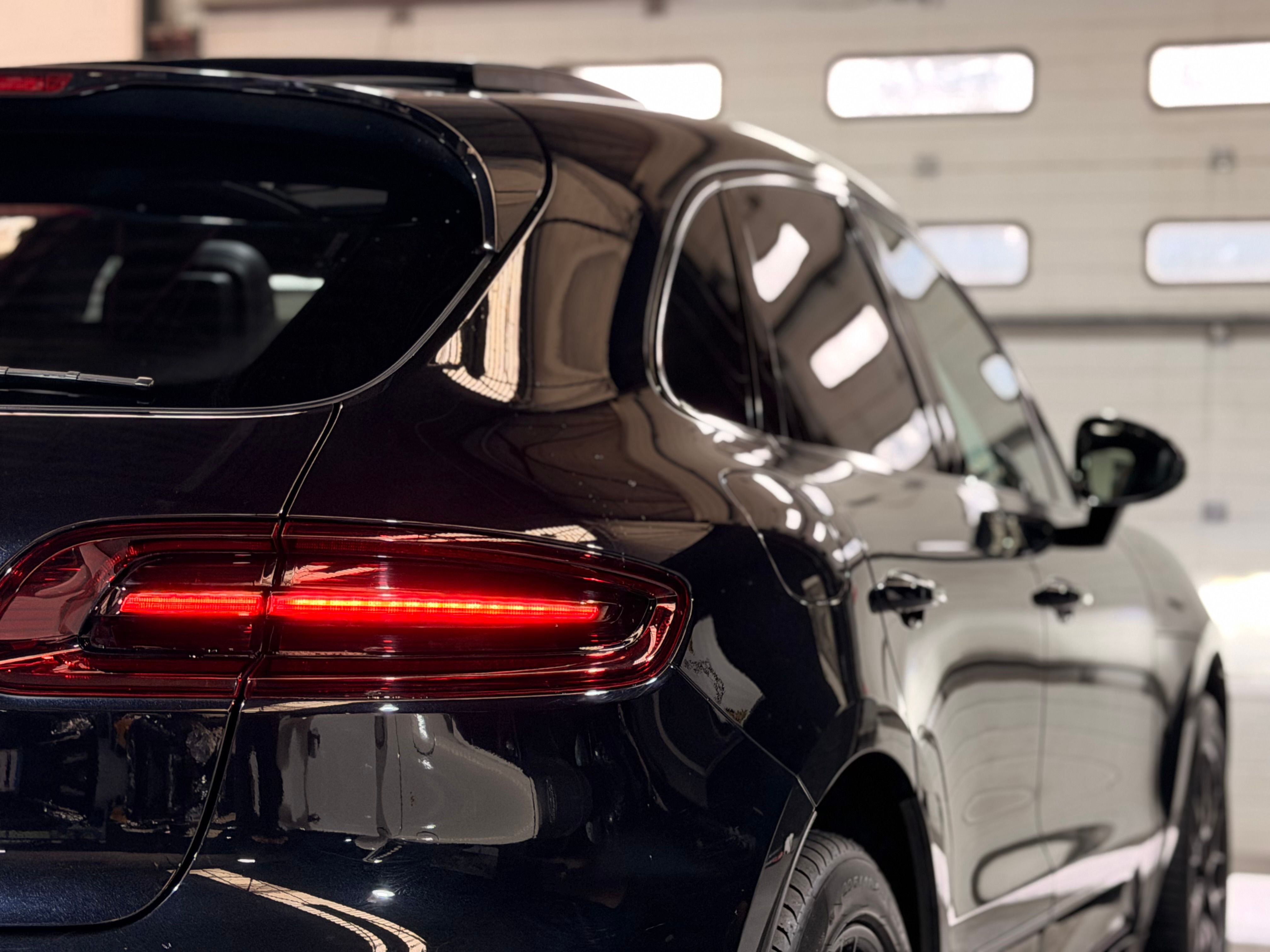 Porsche Macan GTS 3.6 360CV PDK 2017 2016 — vue arriere trois-quarts (10)