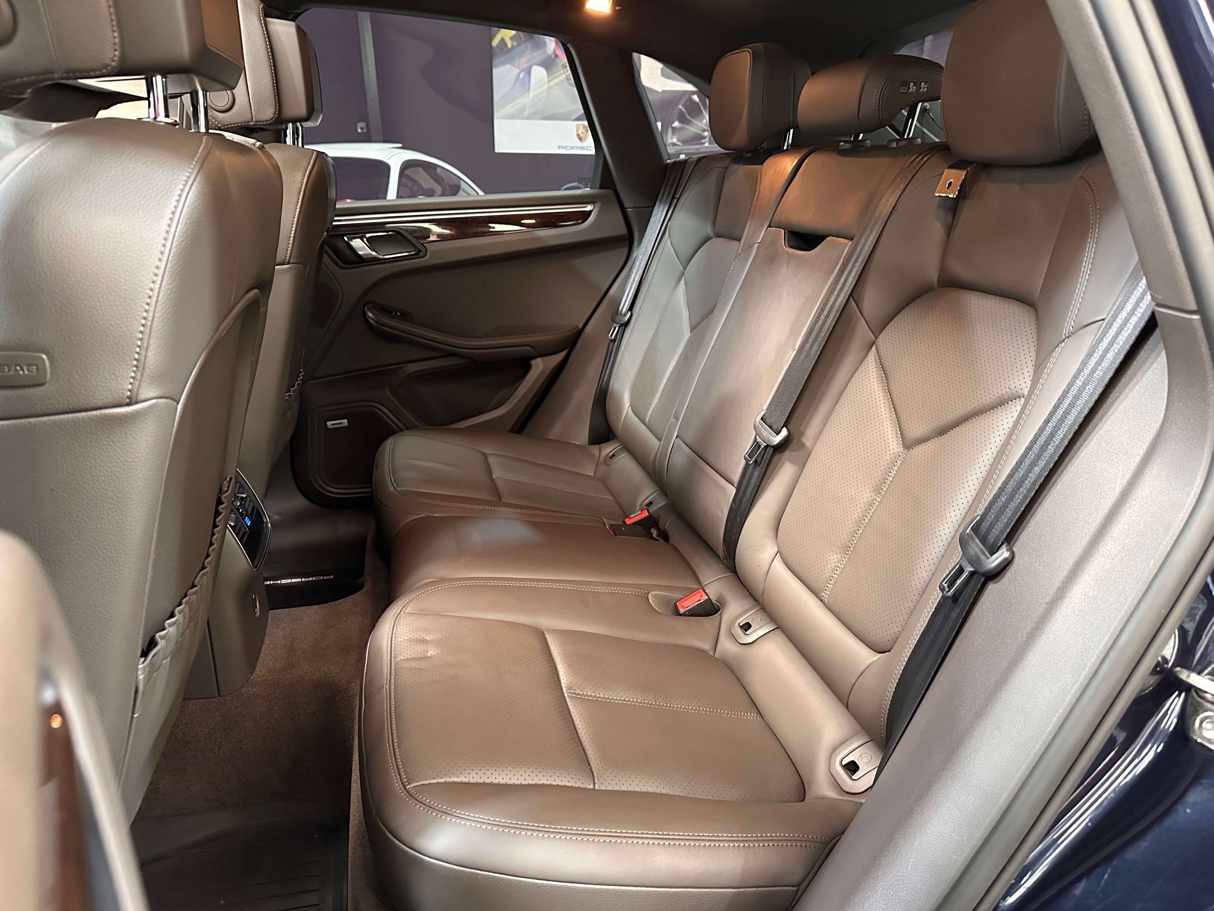 Porsche Macan S 2016 — places arriere (30)
