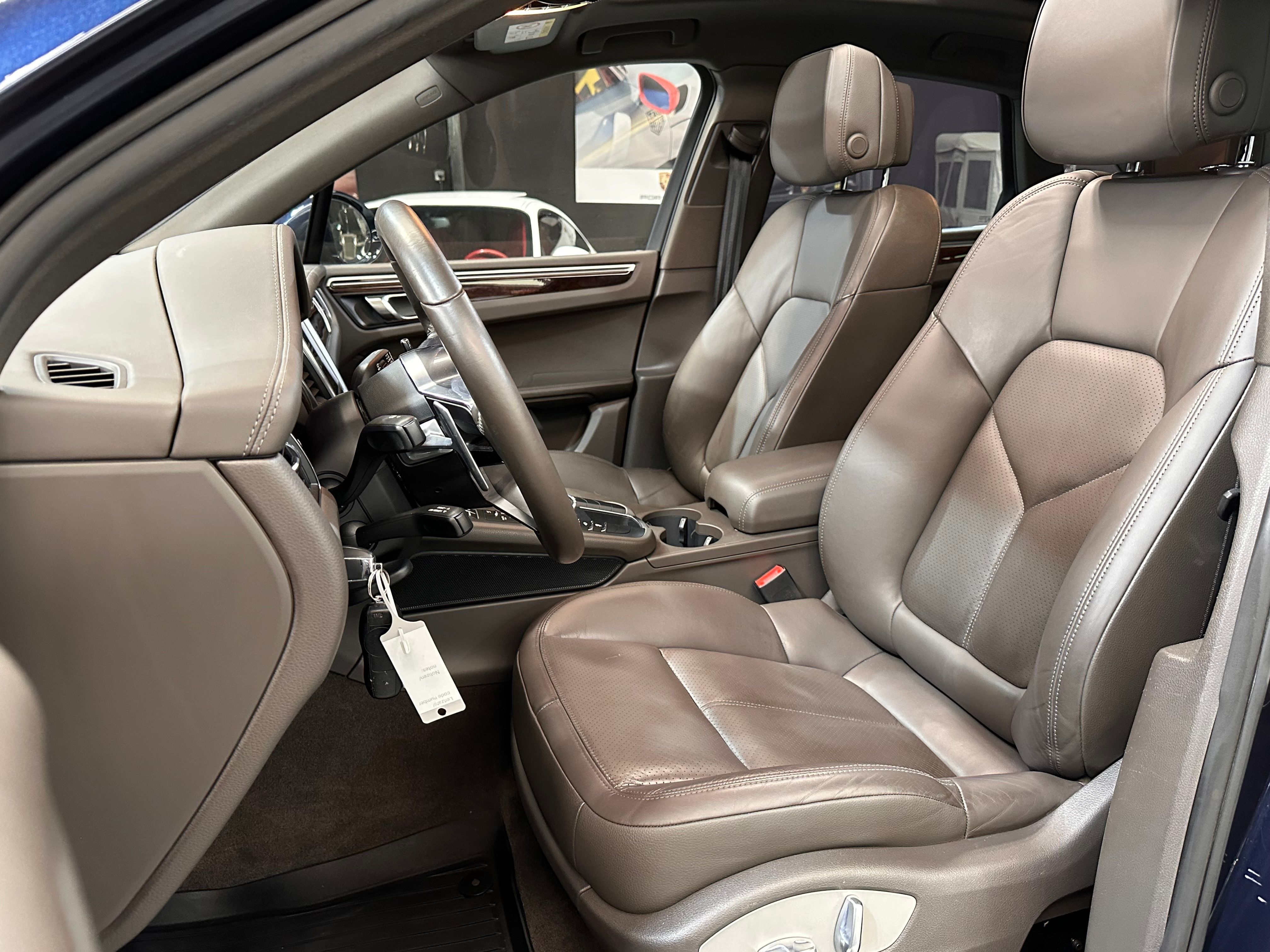Porsche Macan S 2016 — sieges (24)