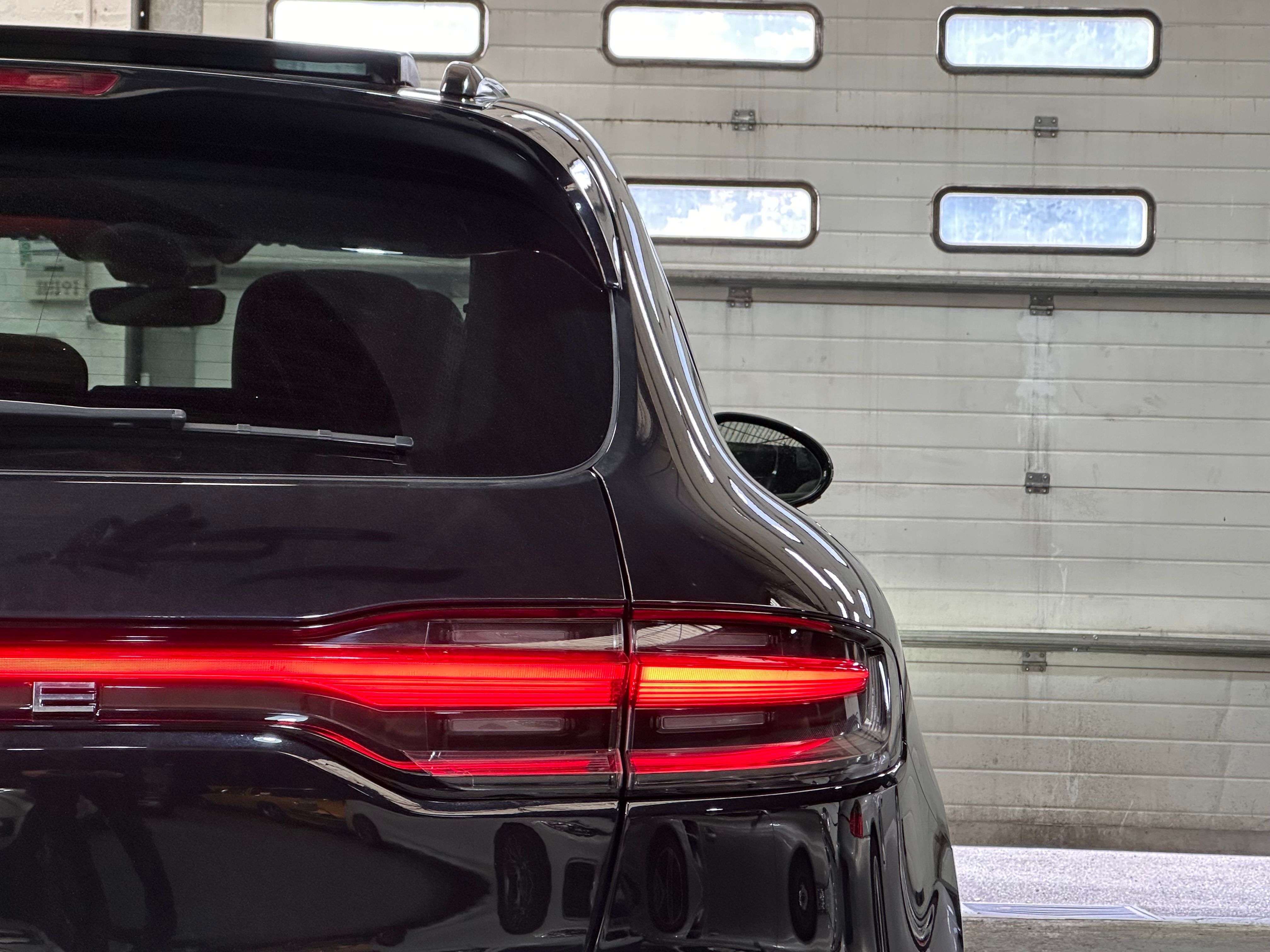 Porsche Macan S 2021 — vue arriere trois-quarts (10)