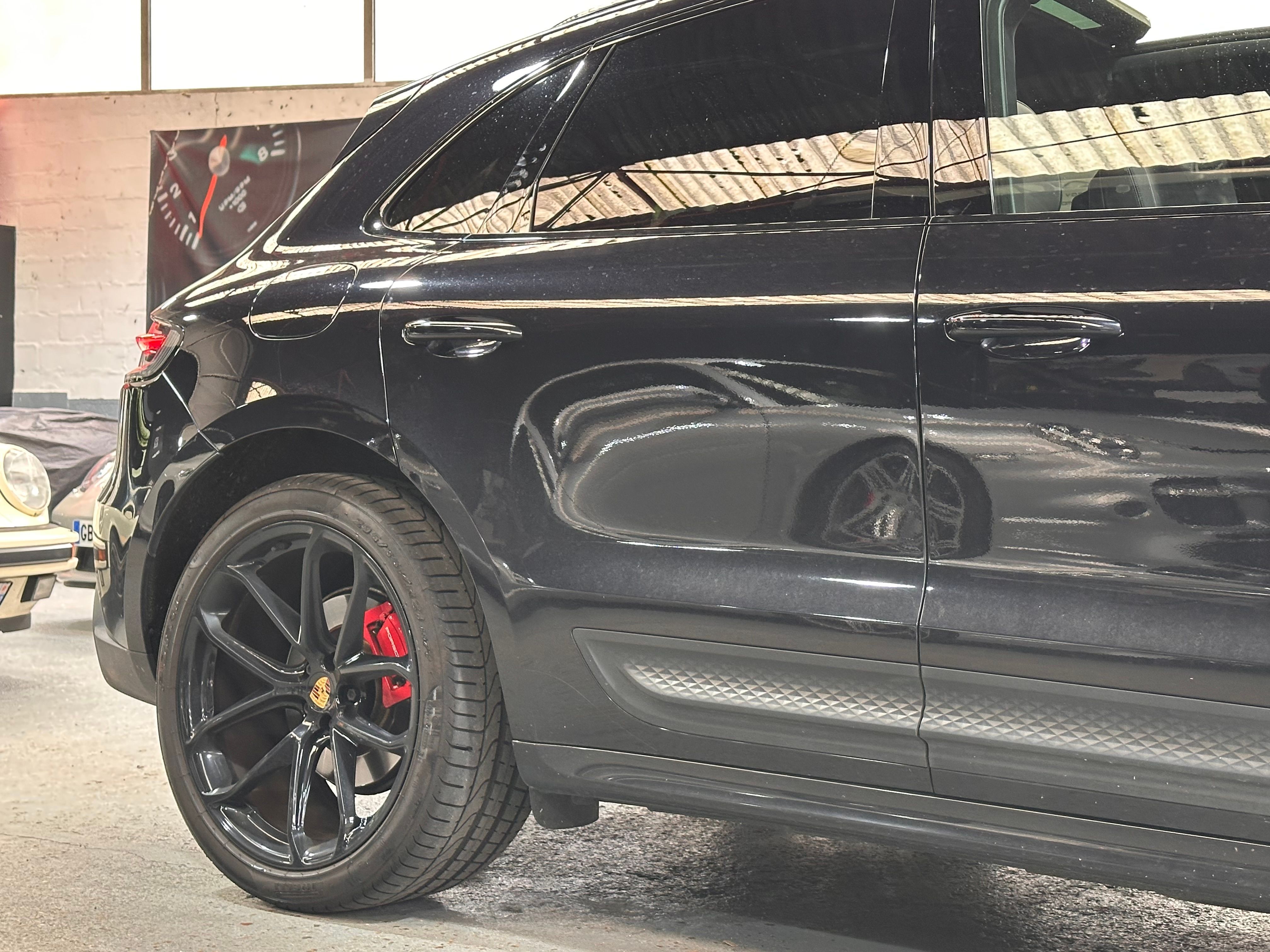 Porsche Macan S 2021 — profil lateral (6)