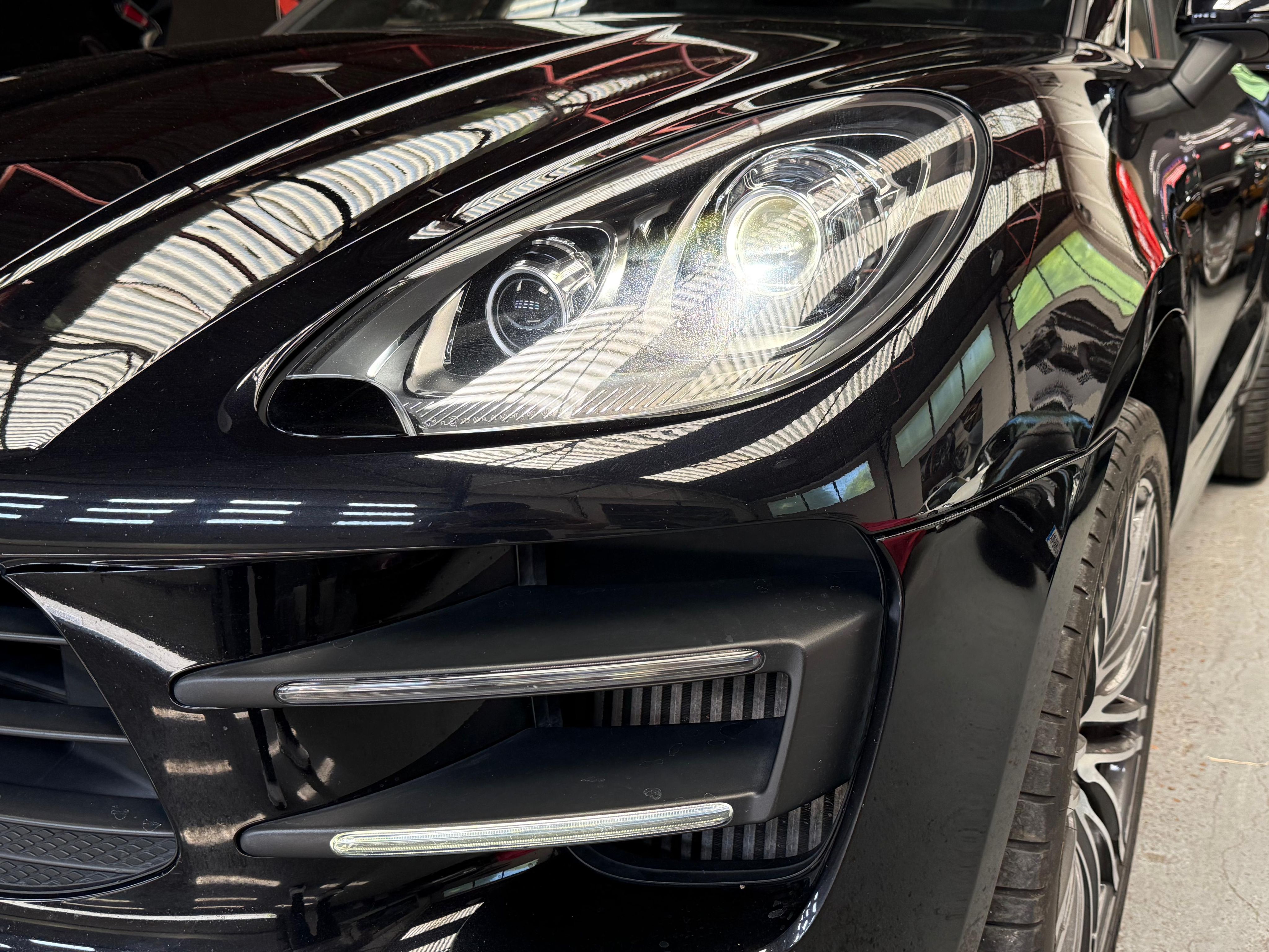 Porsche Macan Turbo 2015 — detail (34)